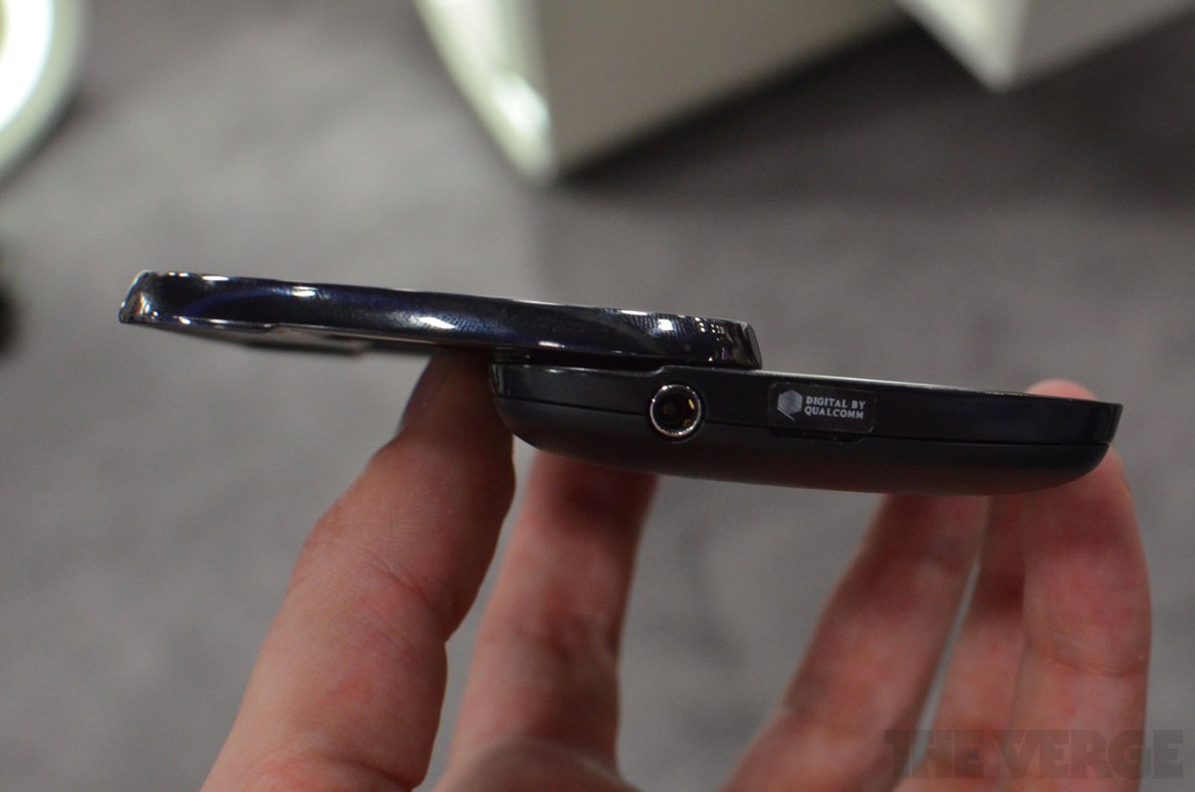 Samsung Stratosphere hands-on photos