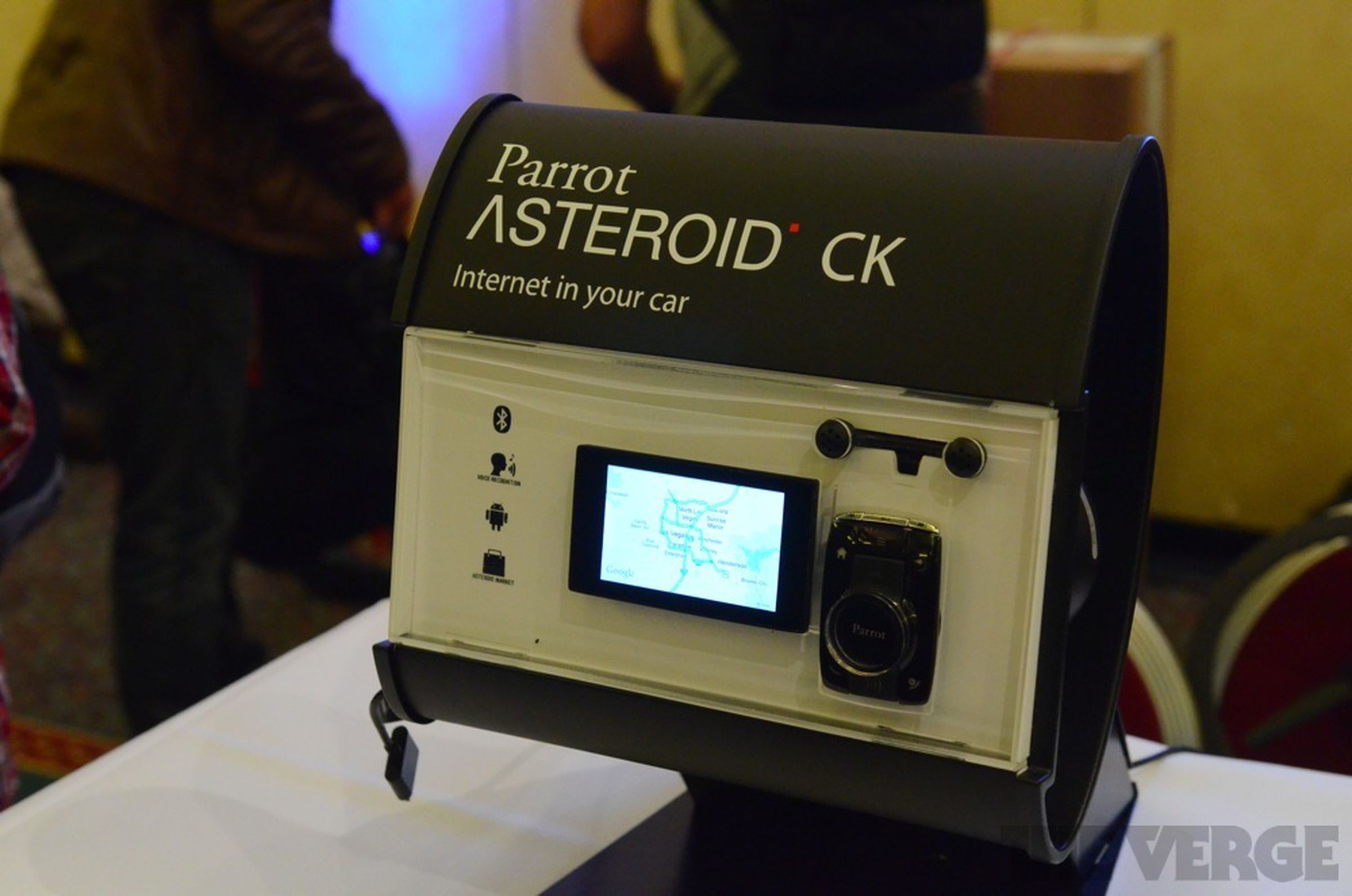 Parrot Asteroid navigation systems hands-on pictures