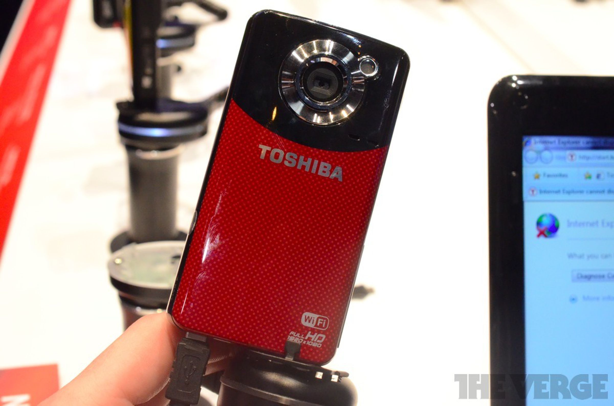 Toshiba Camileo Air10 and Z100 hands-on pictures