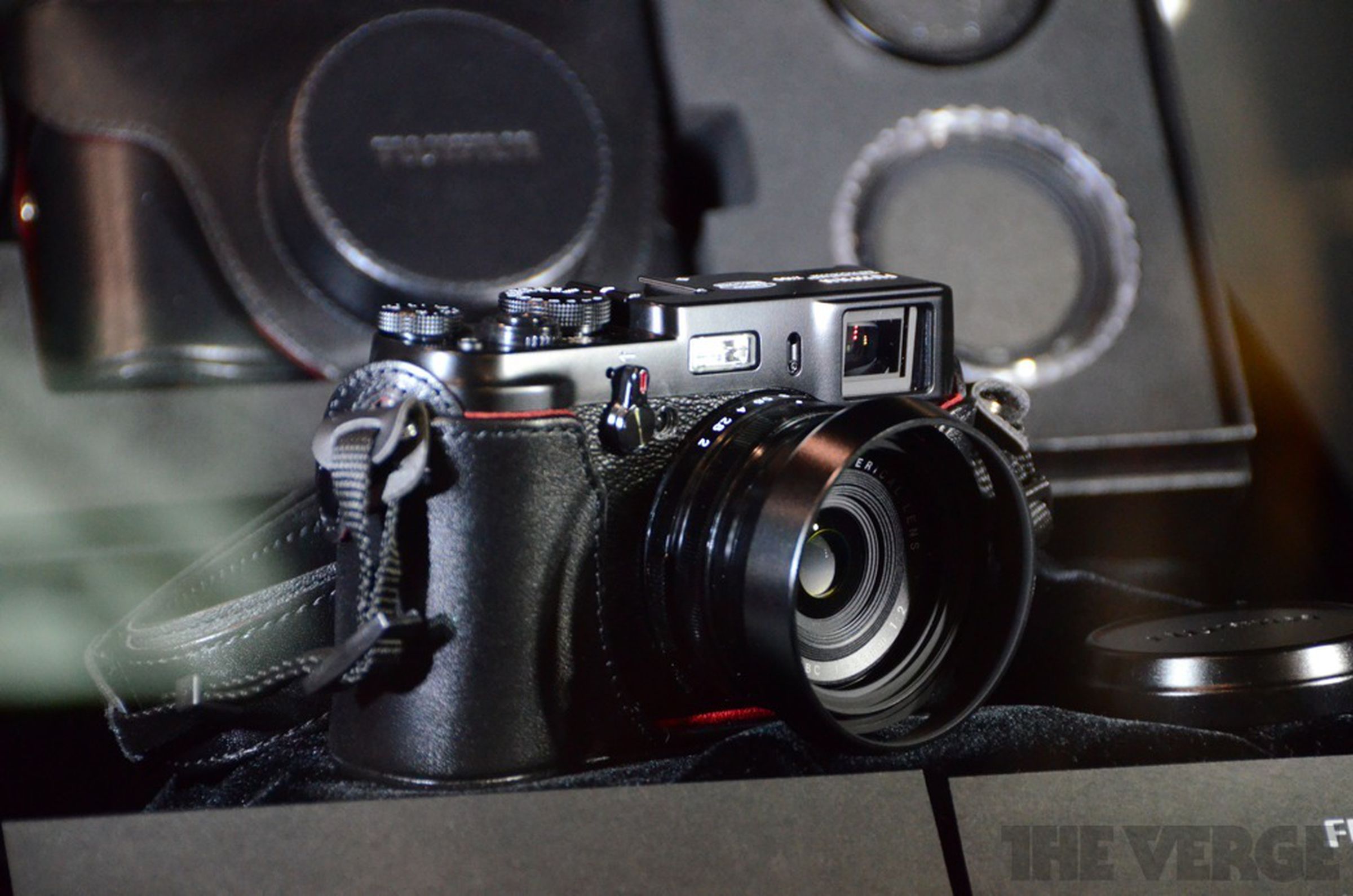 Fujifilm black X100 hands-on pictures