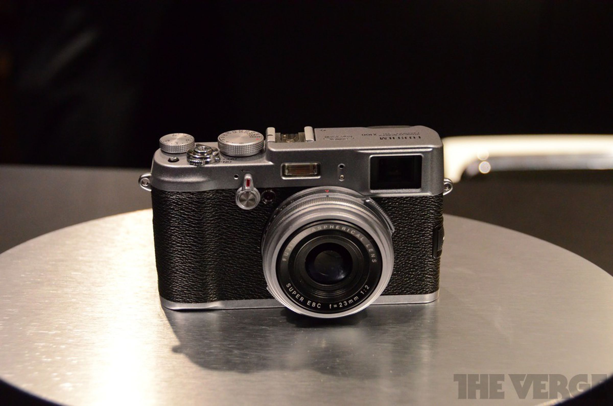 Fujifilm black X100 hands-on pictures