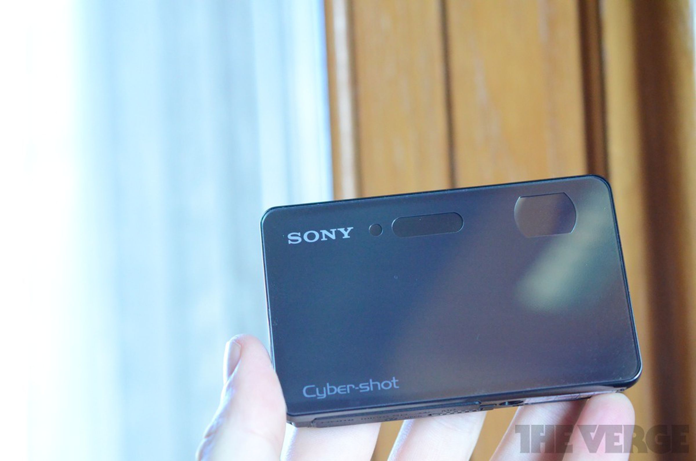 Sony Cyber-shot WX50, WX70, and TX200V hands-on pictures