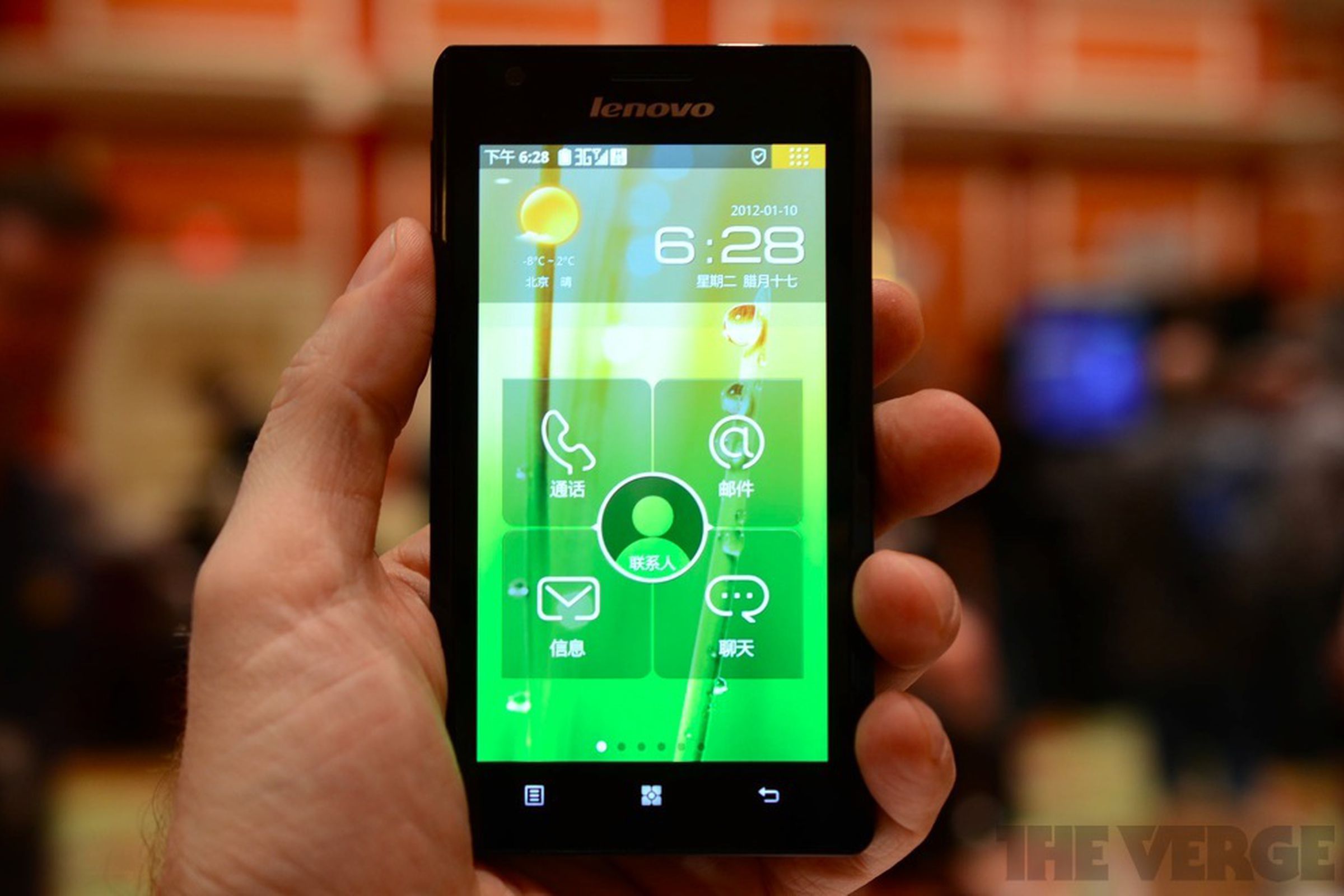 Gallery Photo: Lenovo K800 Intel Medfield phone hands-on pictures