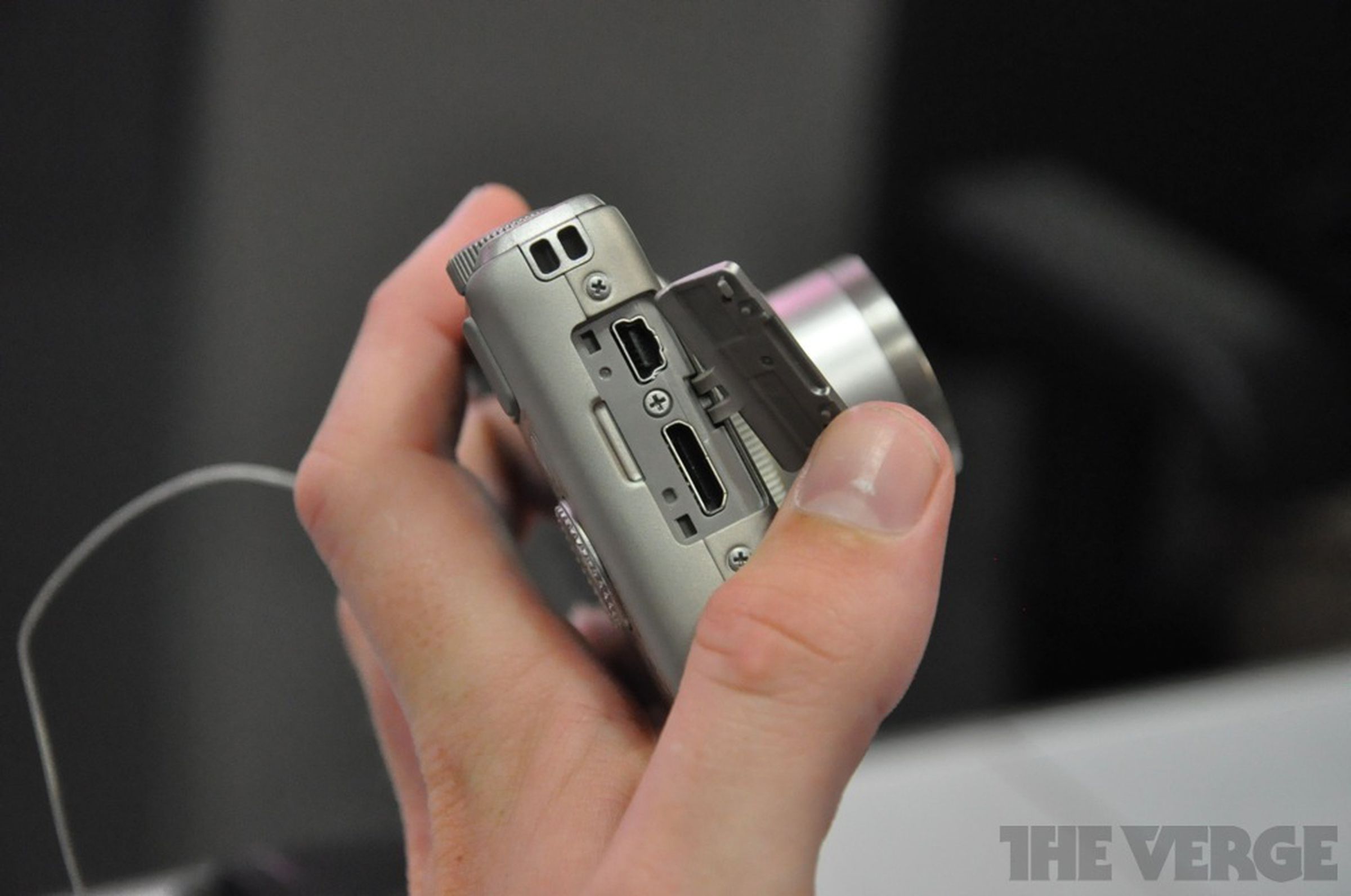 Canon PowerShot S100 hands-on photos