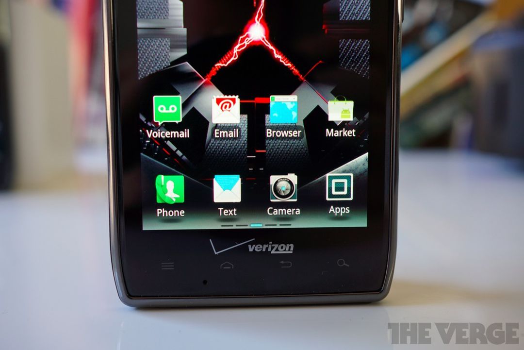 Motorola Droid RAZR Maxx review pictures - The Verge