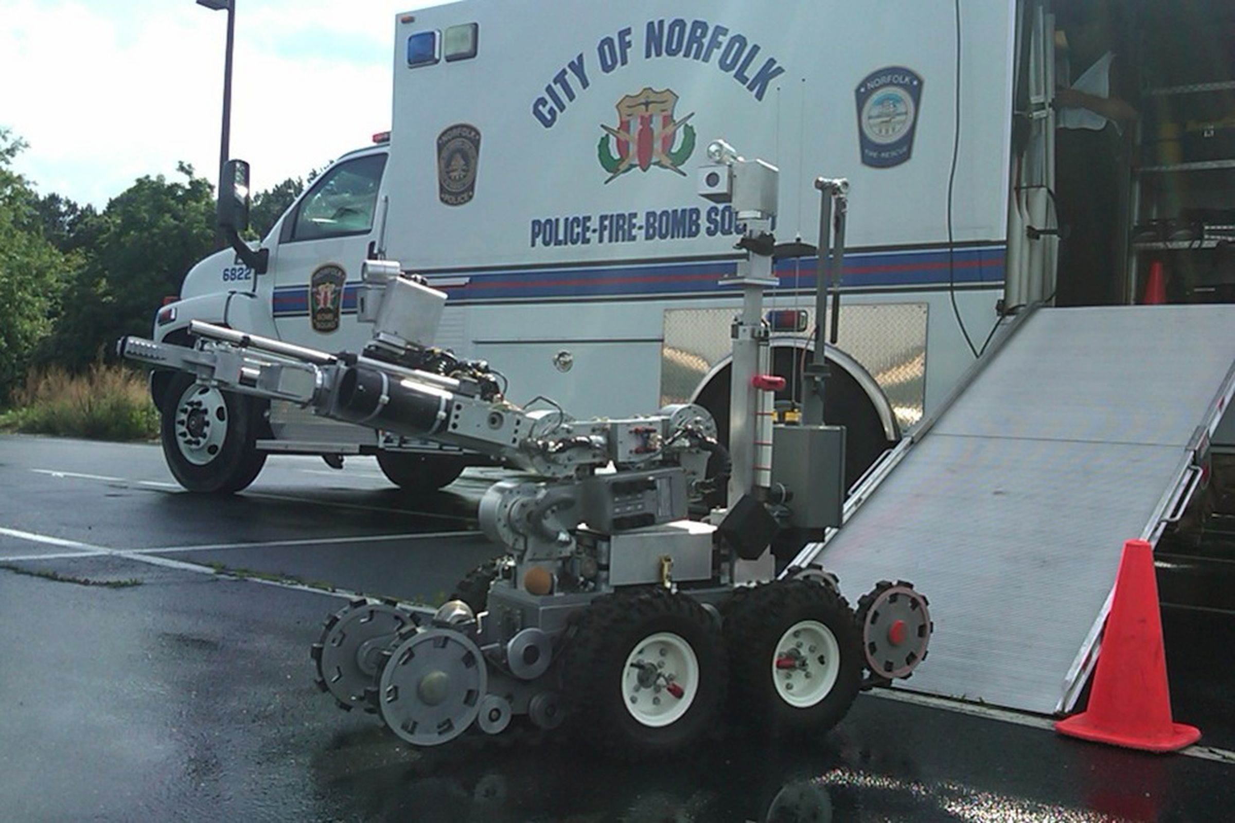 Bomb disposal robot Norfolk Virginia PD