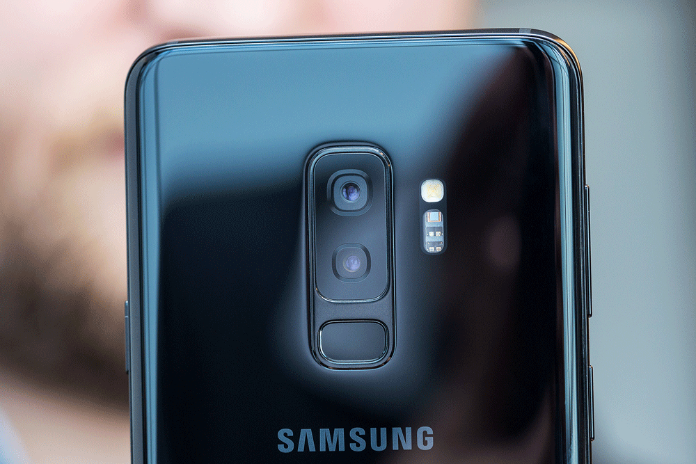 The Galaxy S9’s camera has an adjustable aperture.