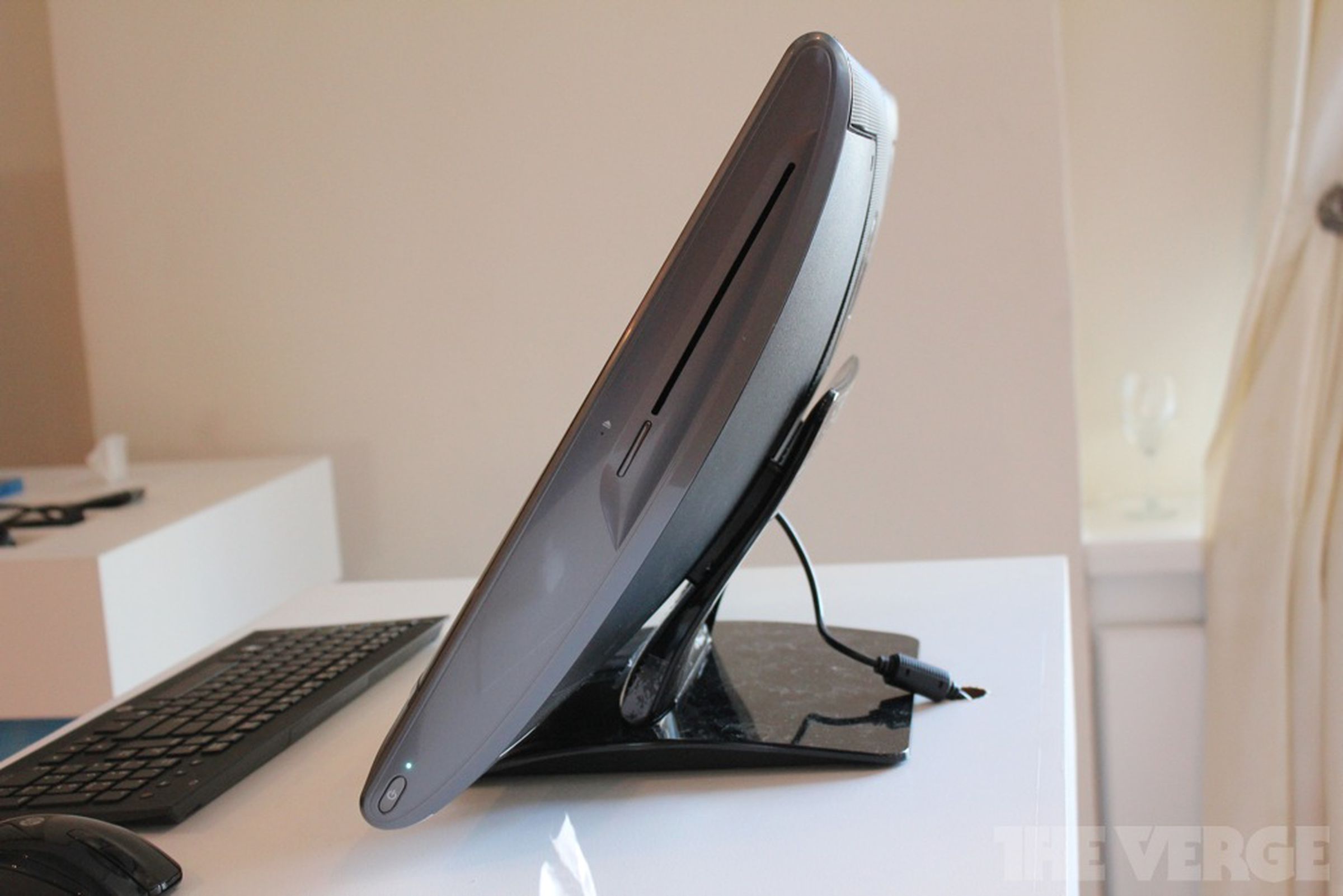 HP TouchSmart 620 3D and HP 2311gt 3D monitor hands-on photos