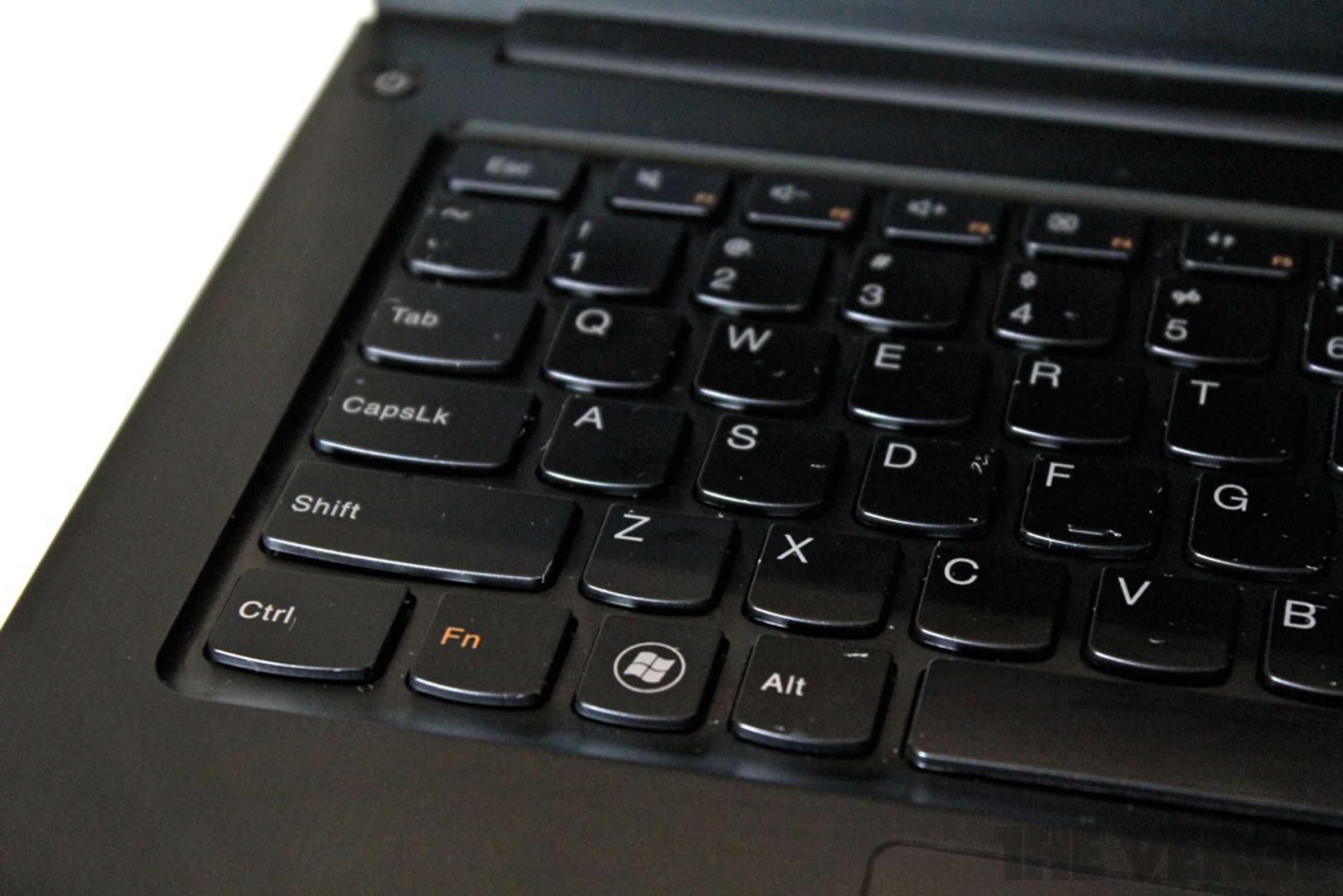 Lenovo IdeaPad U300s ultrabook review pictures 