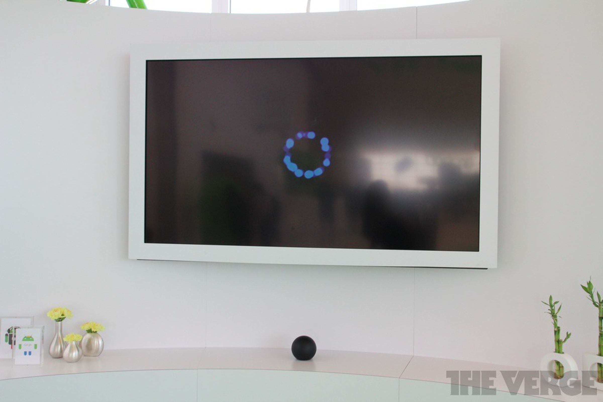Google Nexus Q media streamer hands-on pictures