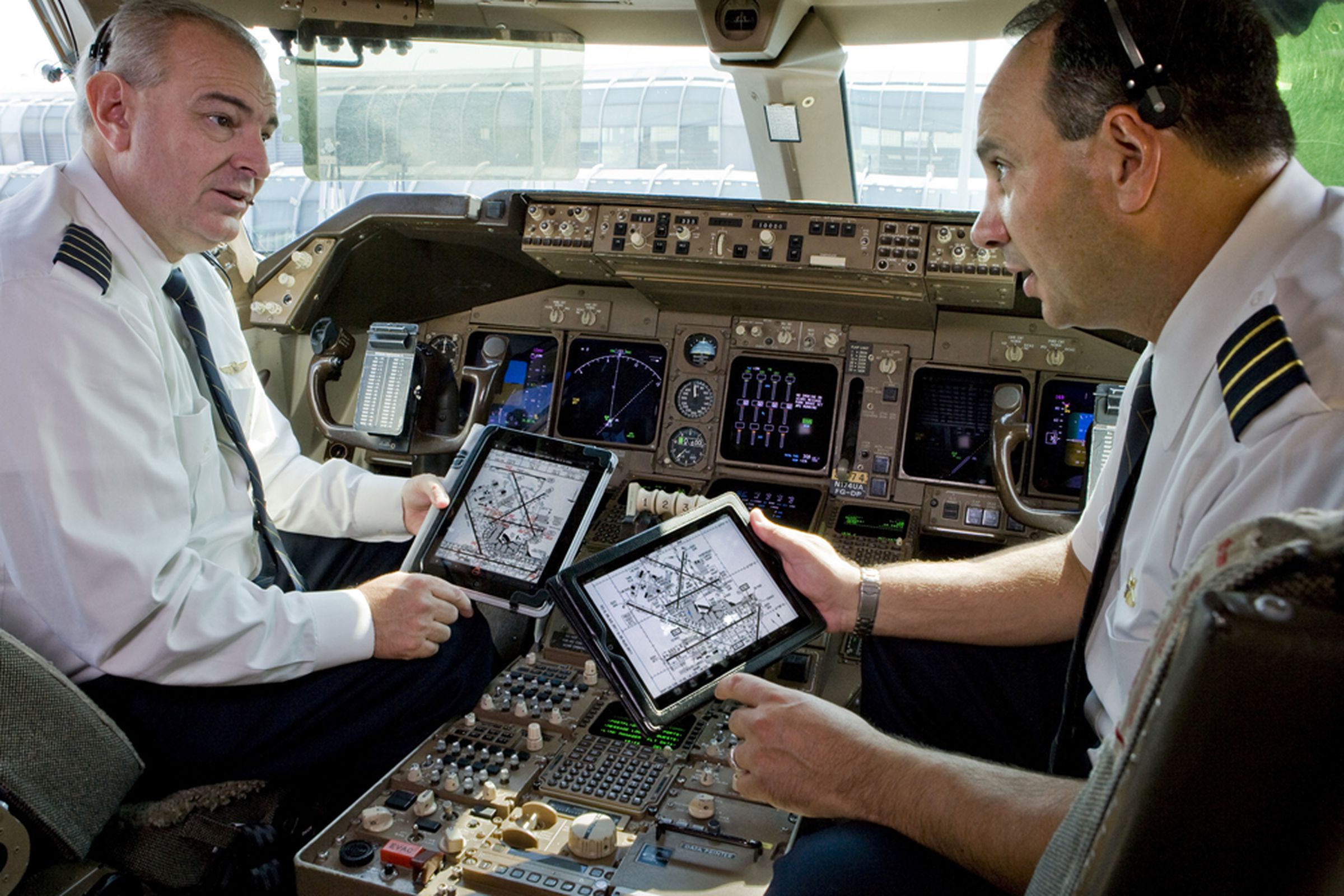 United pilots with iPads