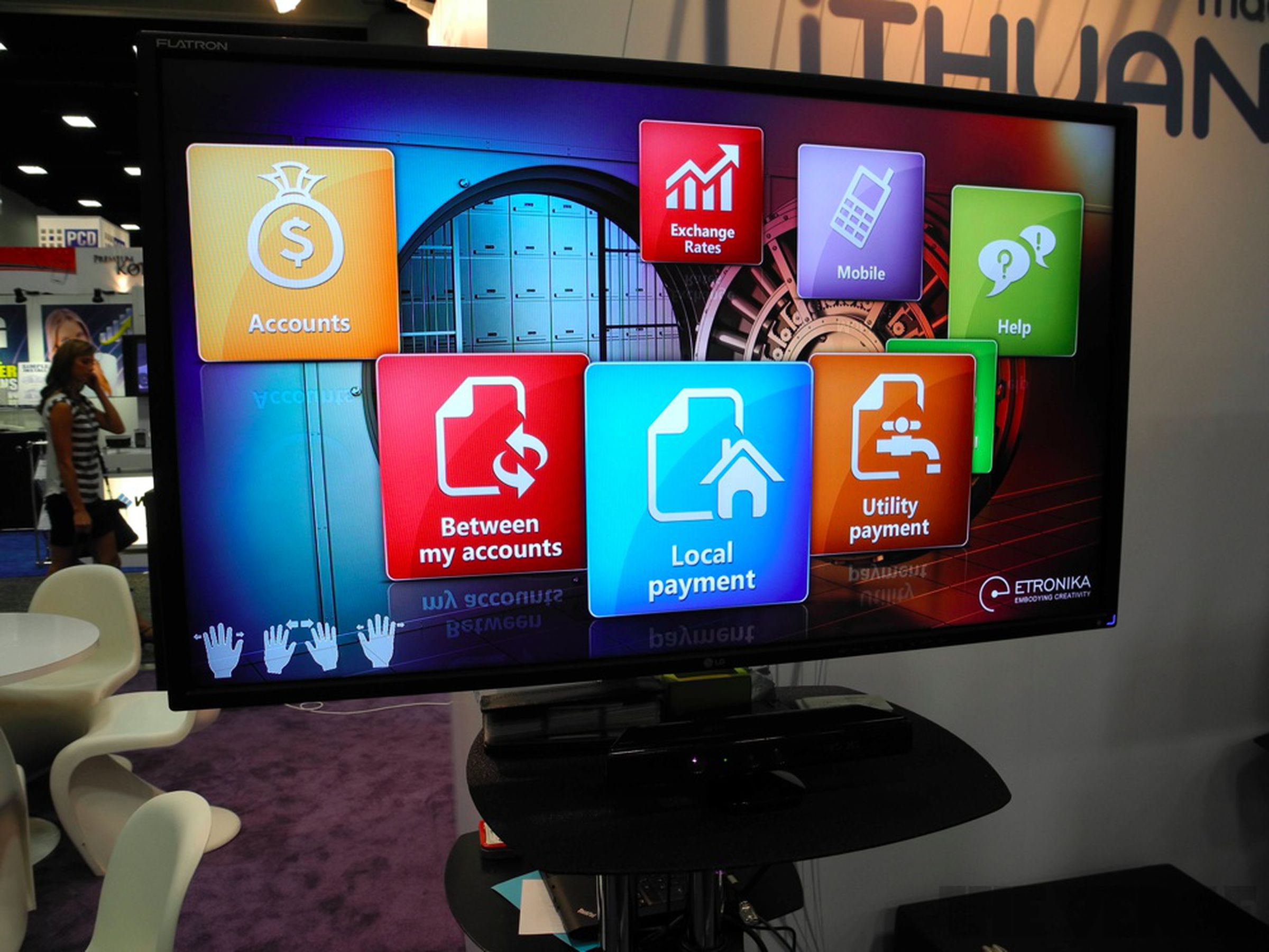 Etronika Kinect-based online banking interface hands-on