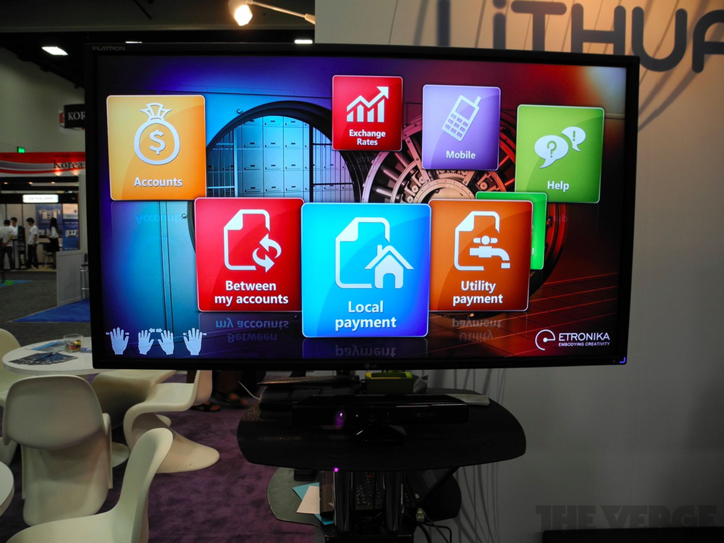 Etronika Kinect-based online banking interface hands-on