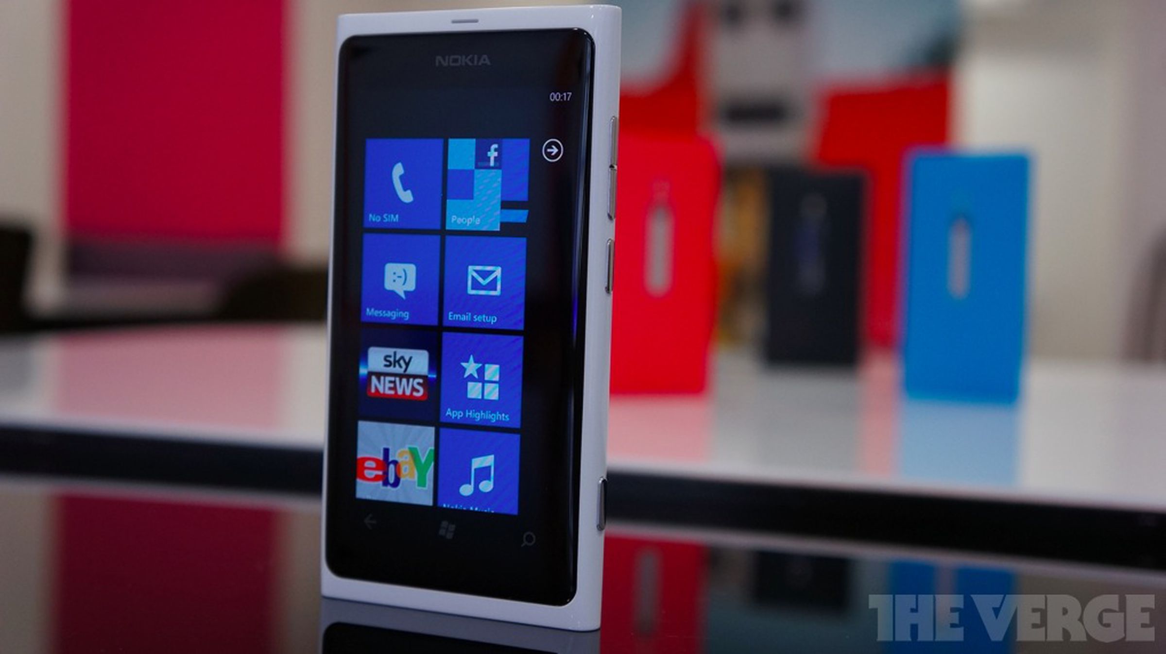 White Lumia 800 hands-on photos