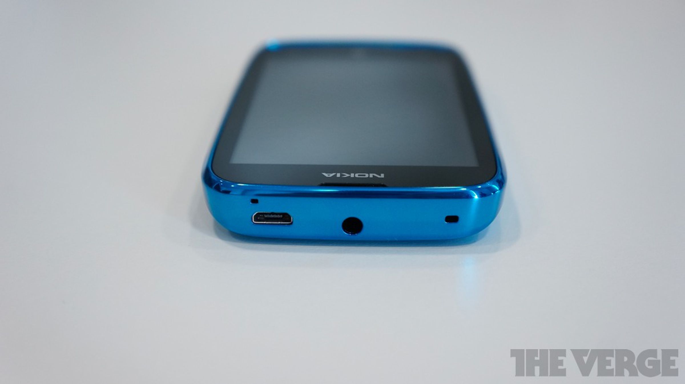 Nokia Lumia 610 hands-on photos
