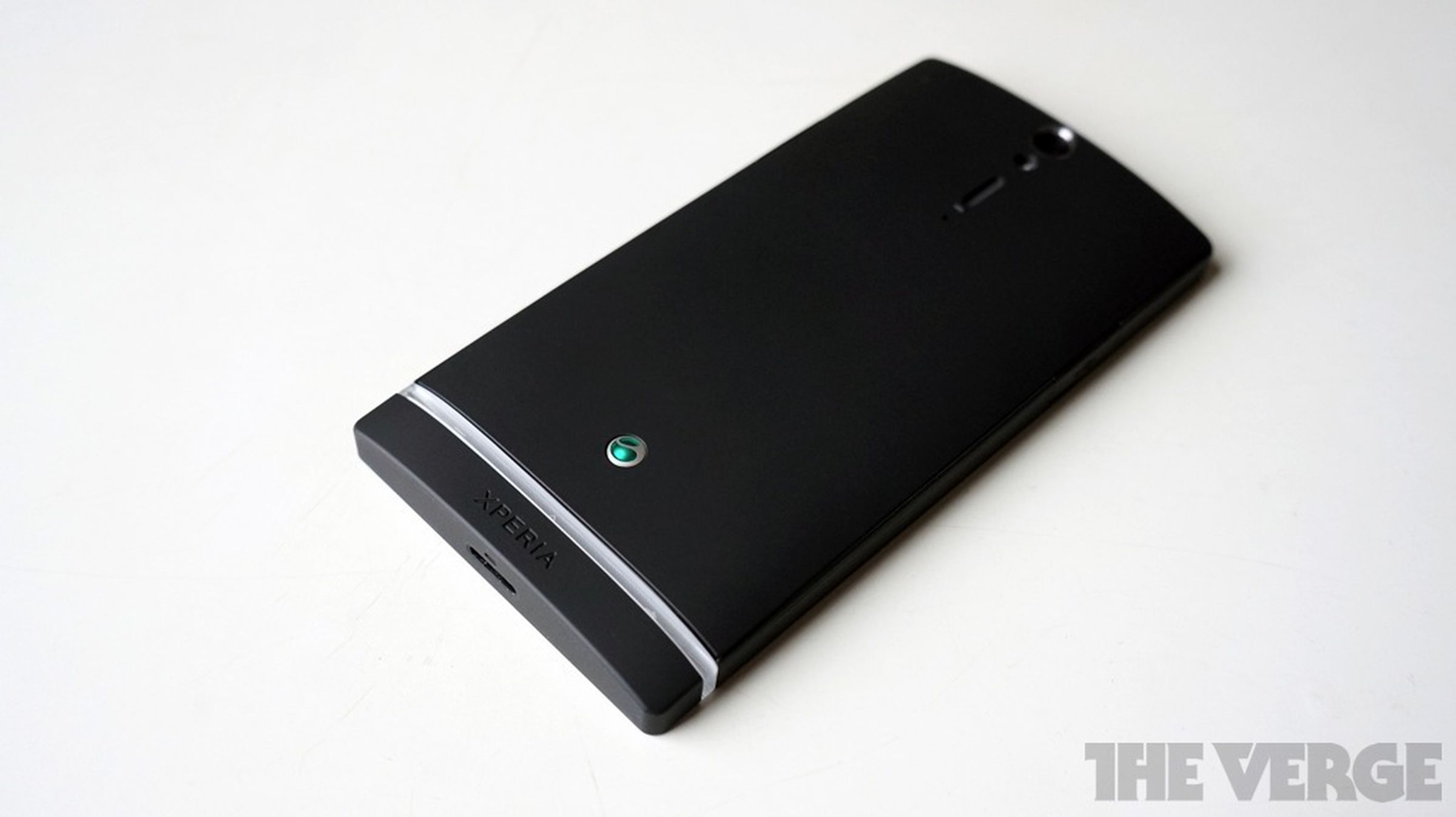 Xperia S unboxing and hands-on photos