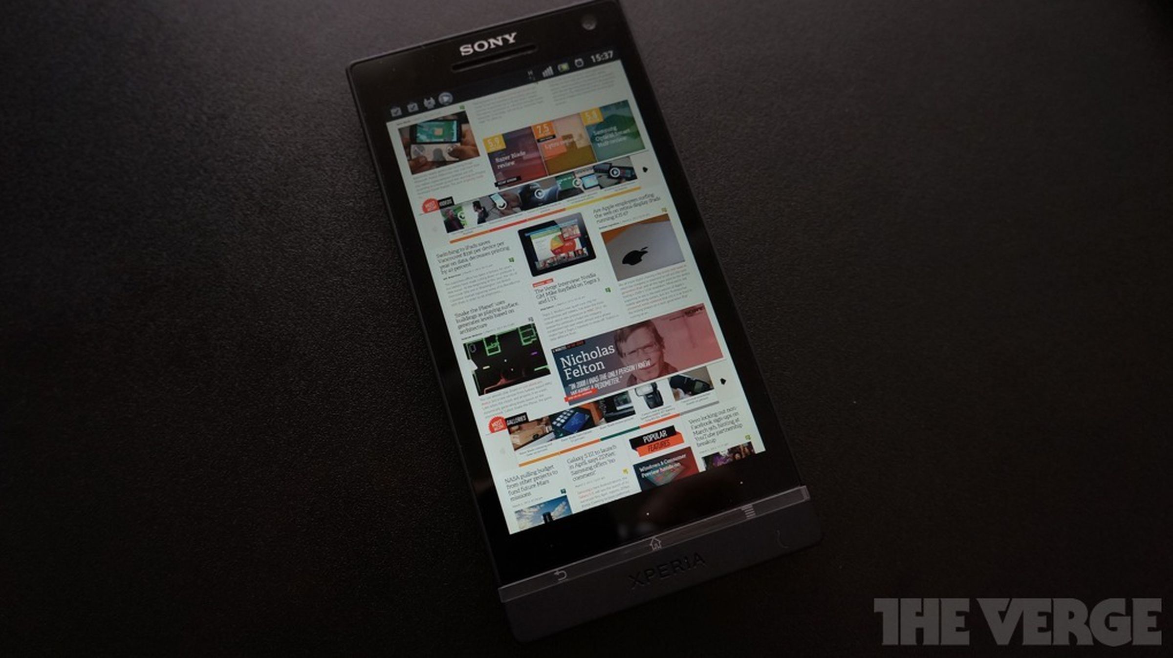 Sony Xperia S display photos