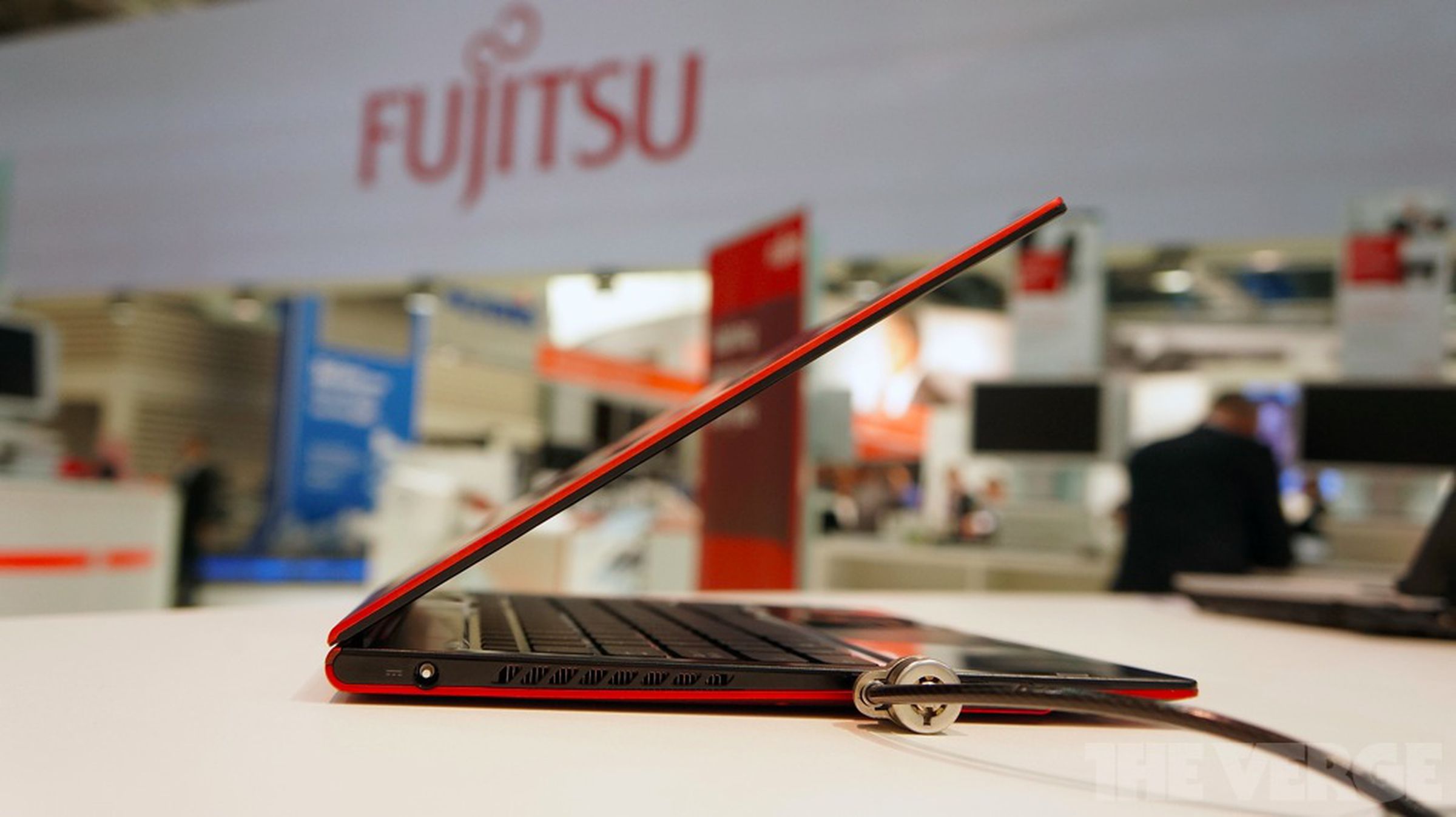 Fujitsu premium ultrabook hands-on photos