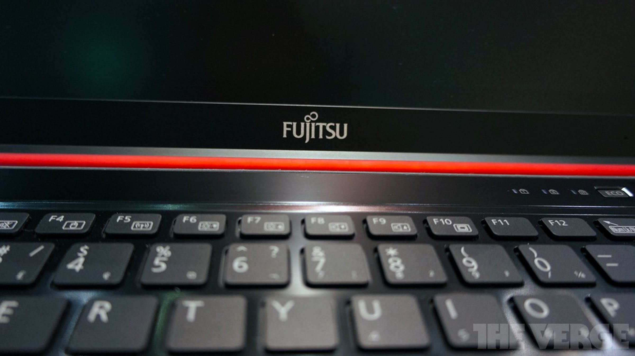 Fujitsu premium ultrabook hands-on photos