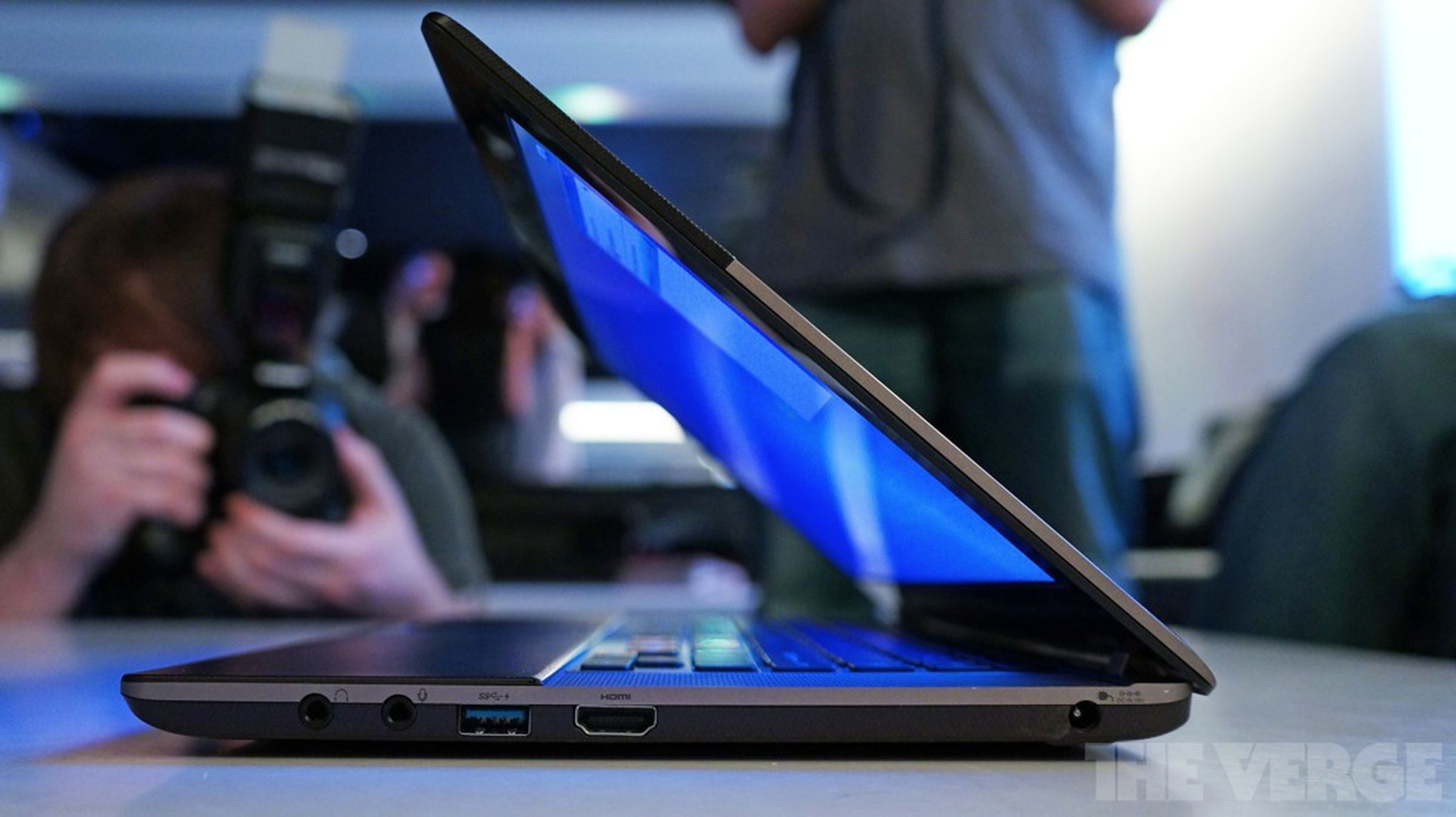Toshiba Satellite U840W hands-on pictures