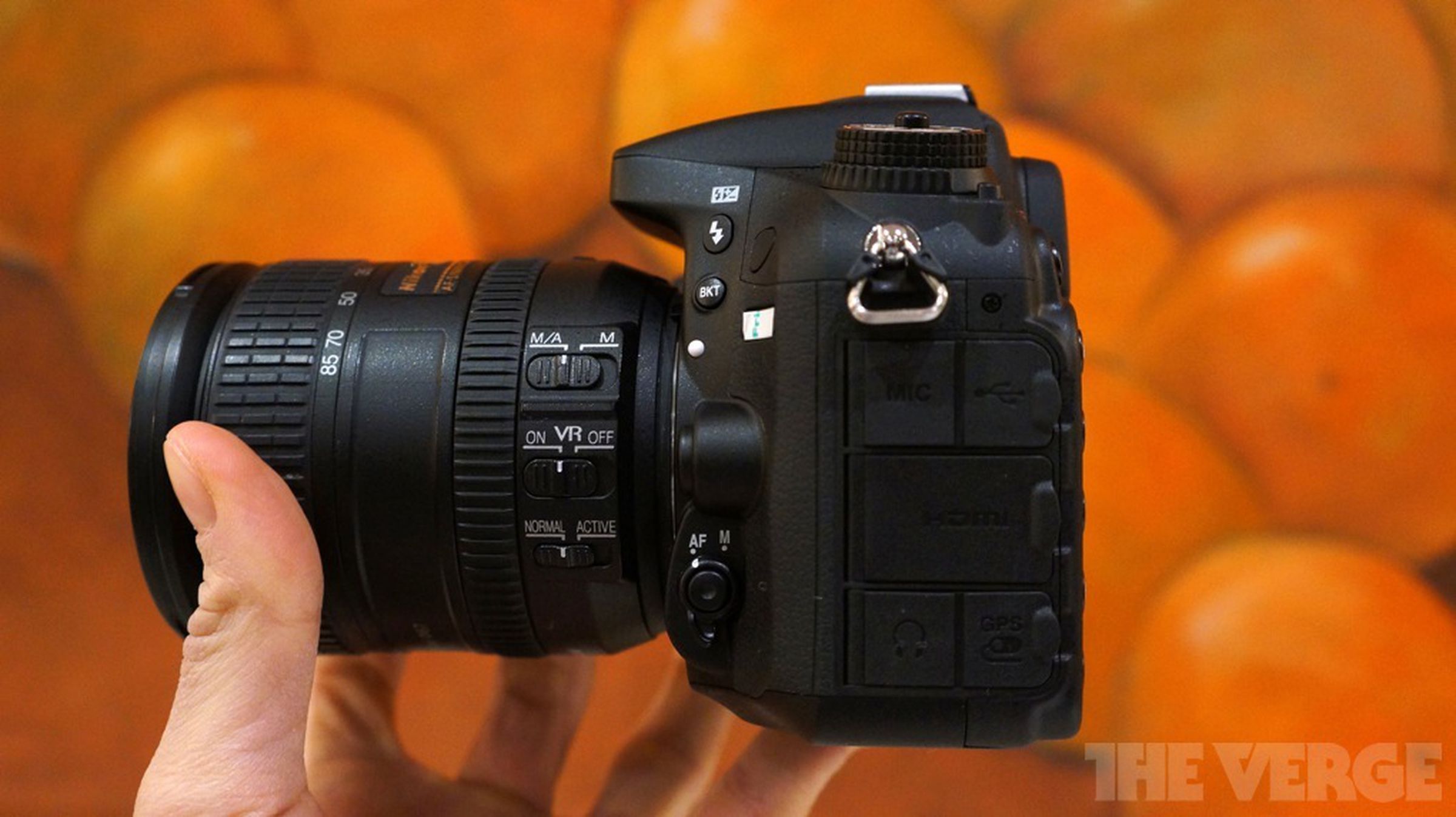 Nikon D7100 hands-on photos