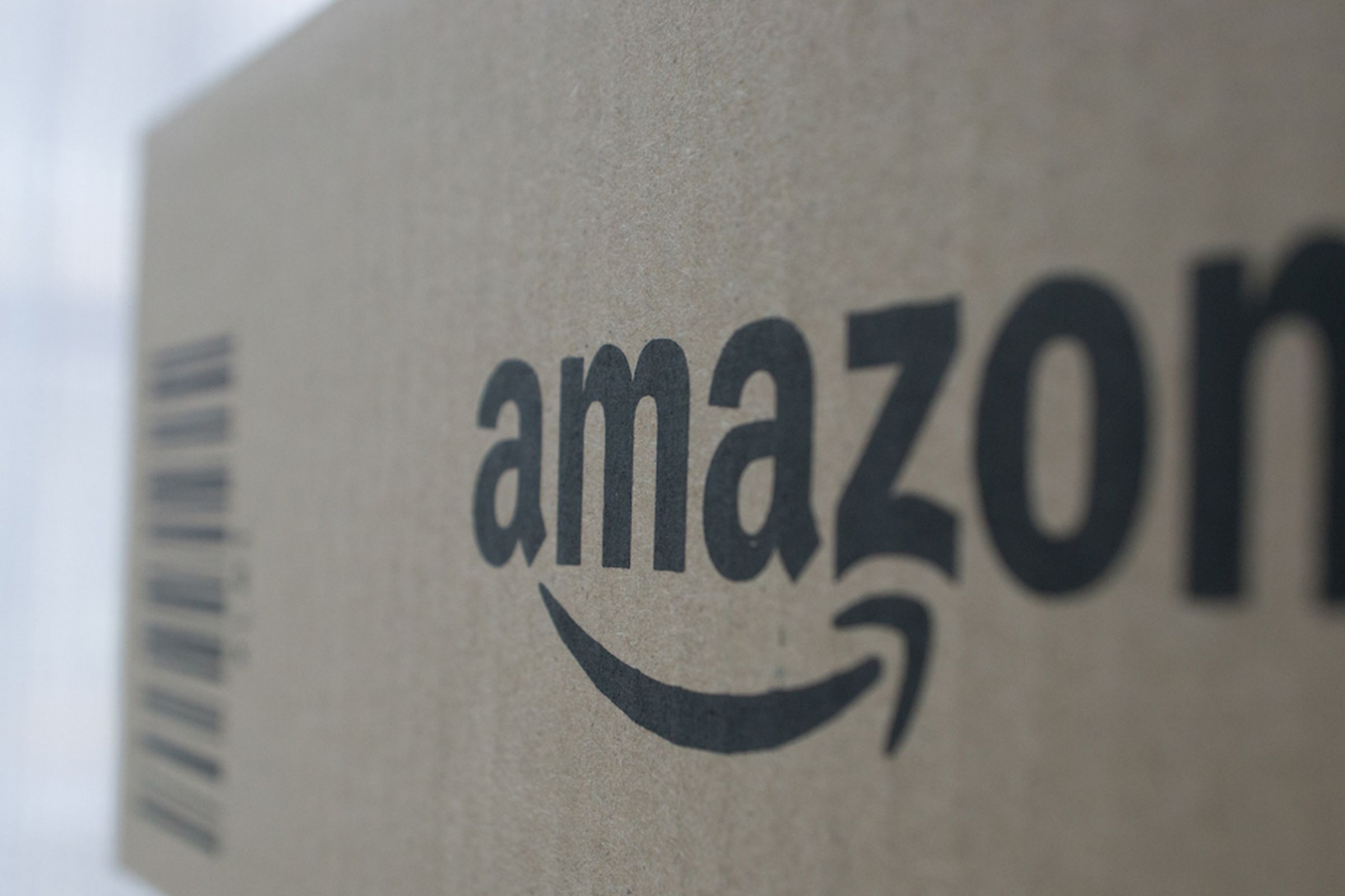 A photo showing a cardboard Amazon shipping box