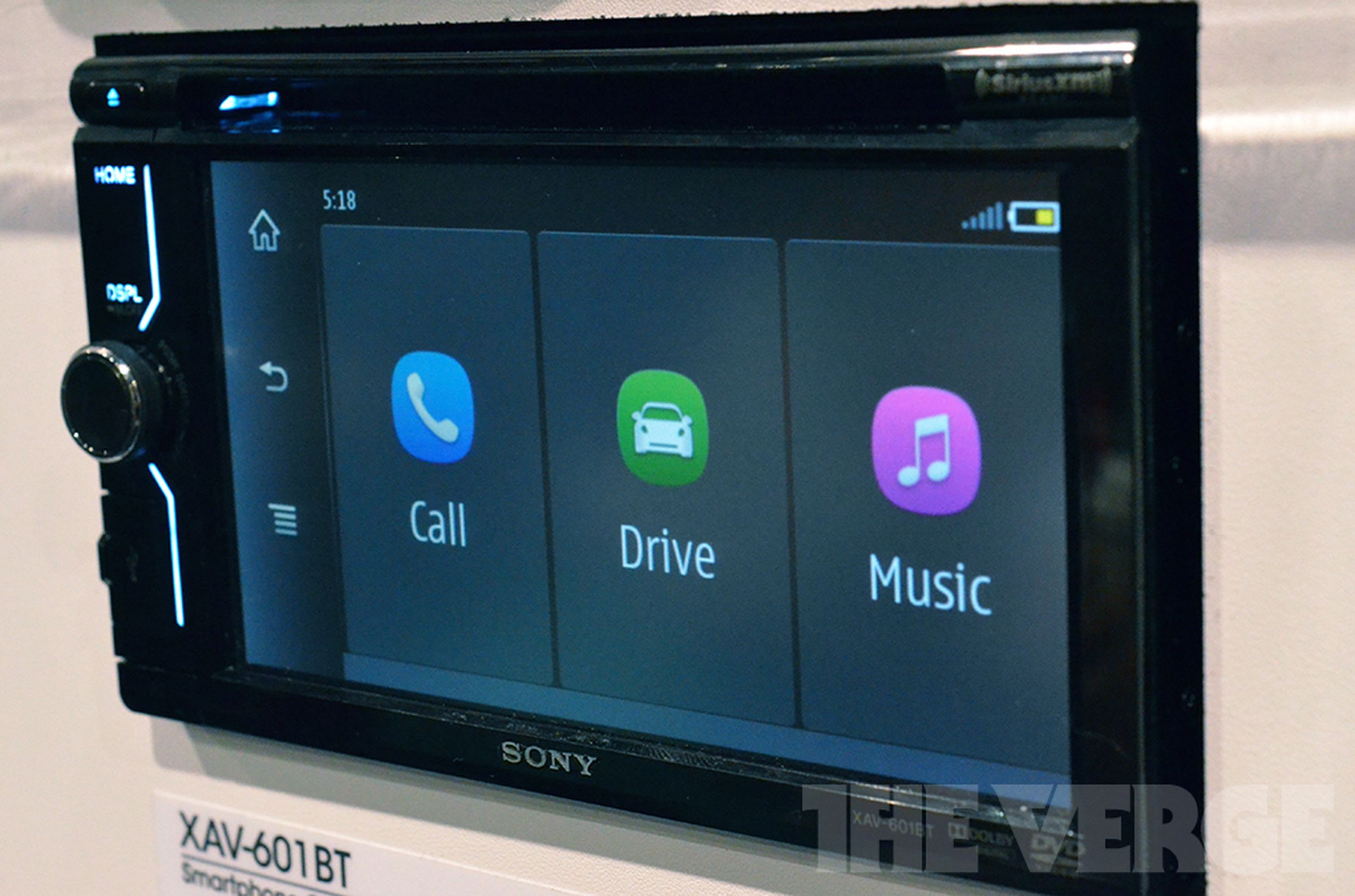 Sony XAV-701HD and XAV-601BT MirrorLink car stereo units hands-on photos