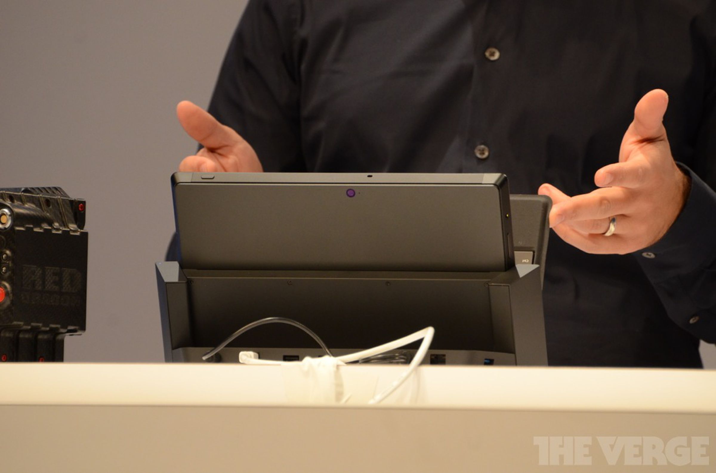Surface Pro 2 Power Cover and Docking Station announce photos