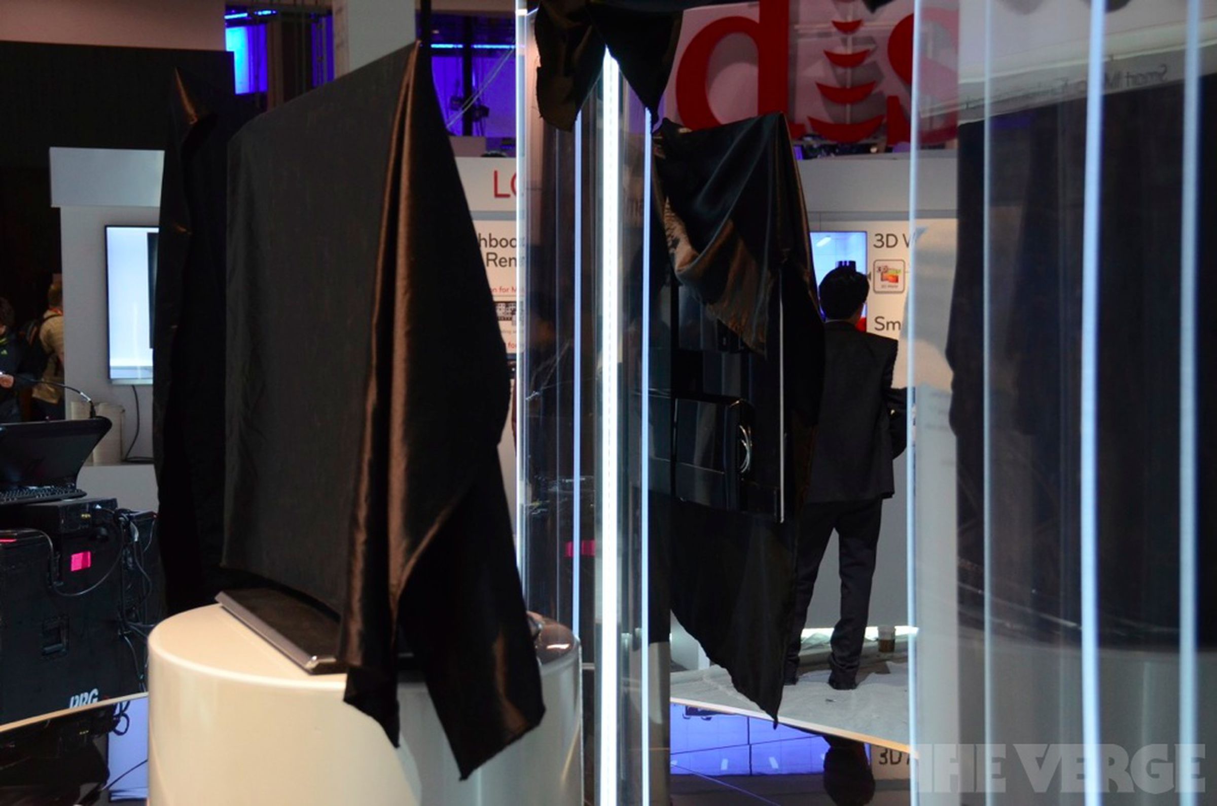 LG's 55-inch OLED TVs under wraps at CES 2012