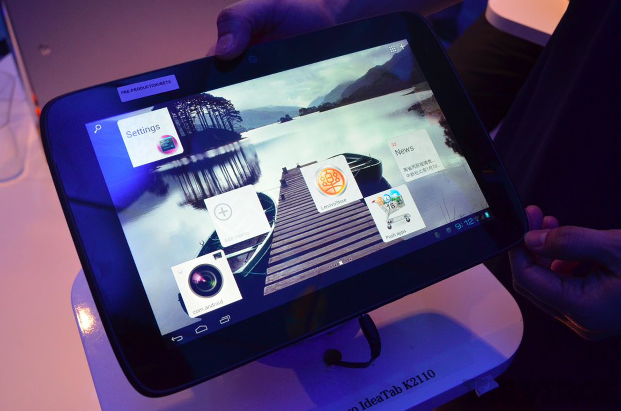 Lenovo IdeaTab K2110 Medfield tablet hands-on pictures