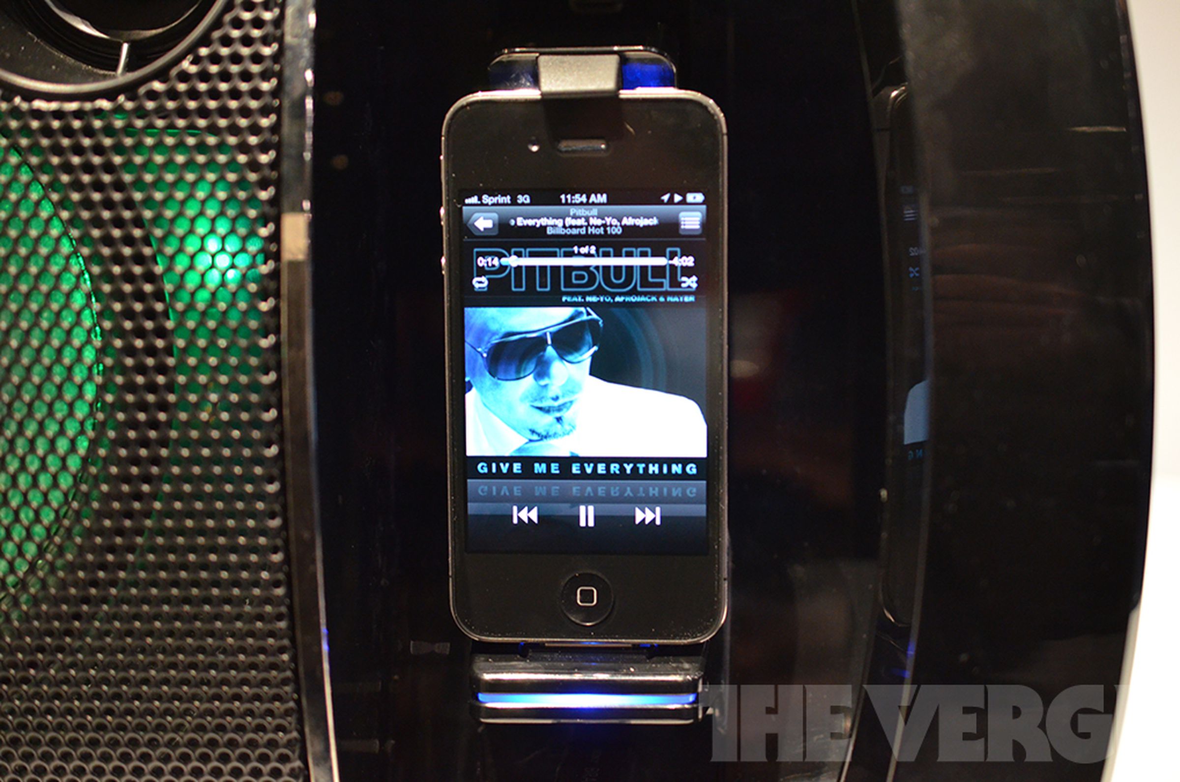 Sony RDH-GTK33iP iPod and iPhone dock hands-on photos