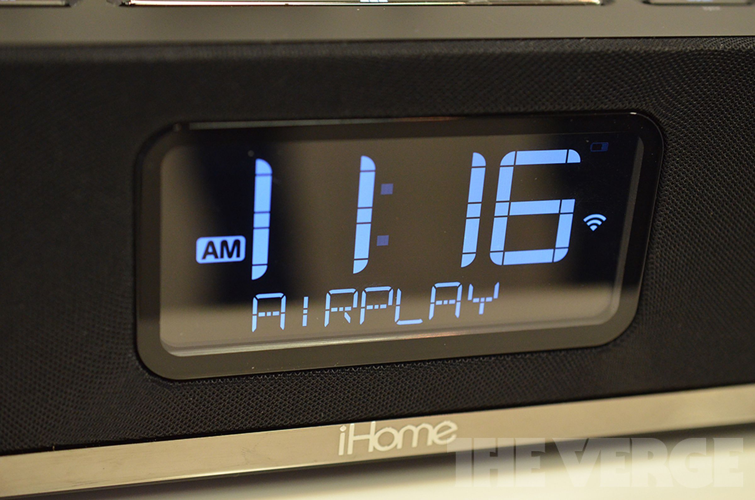 iHome iW4 AirPlay alarm clock hands-on photos