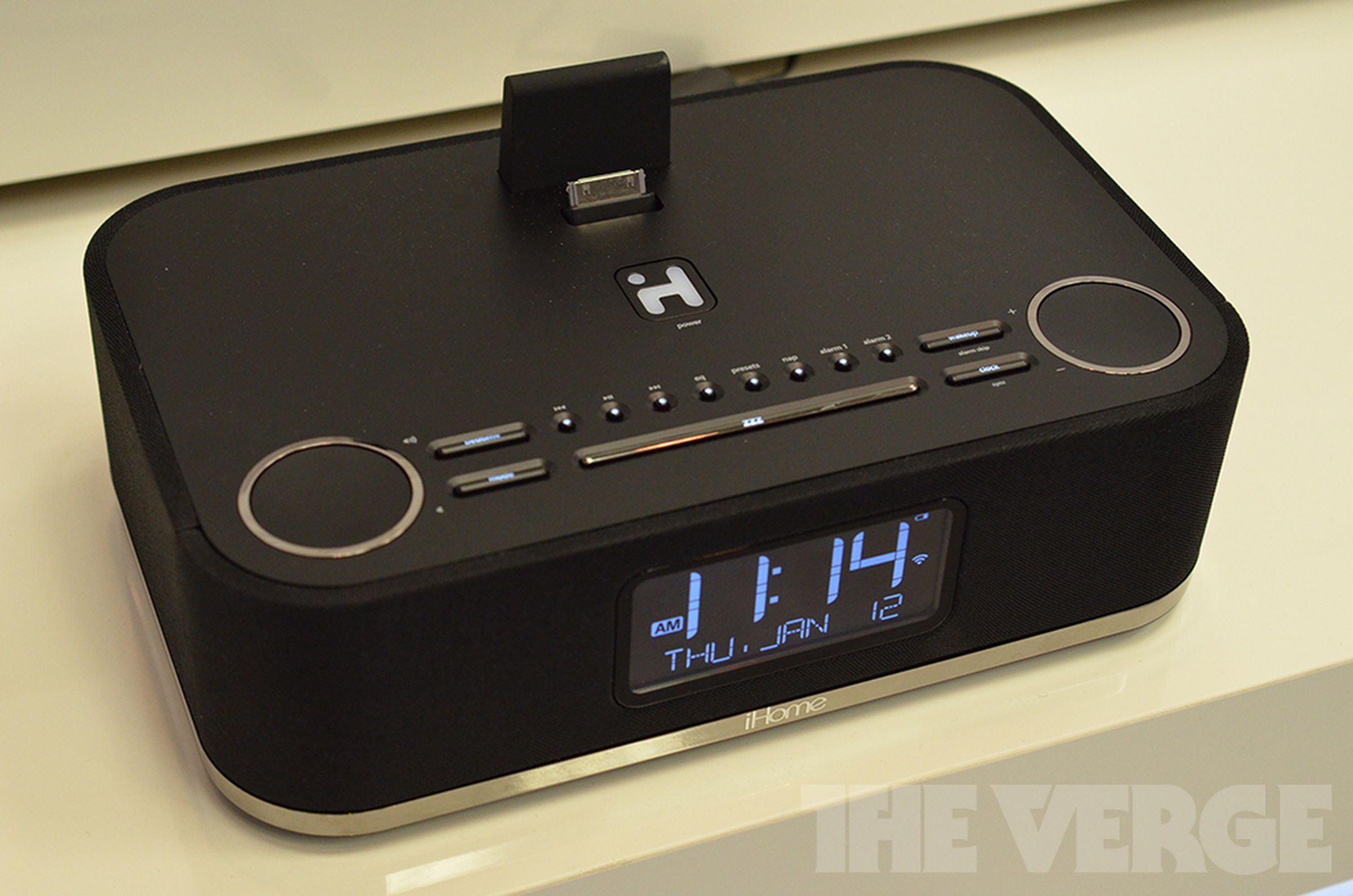 iHome iW4 AirPlay alarm clock hands-on photos