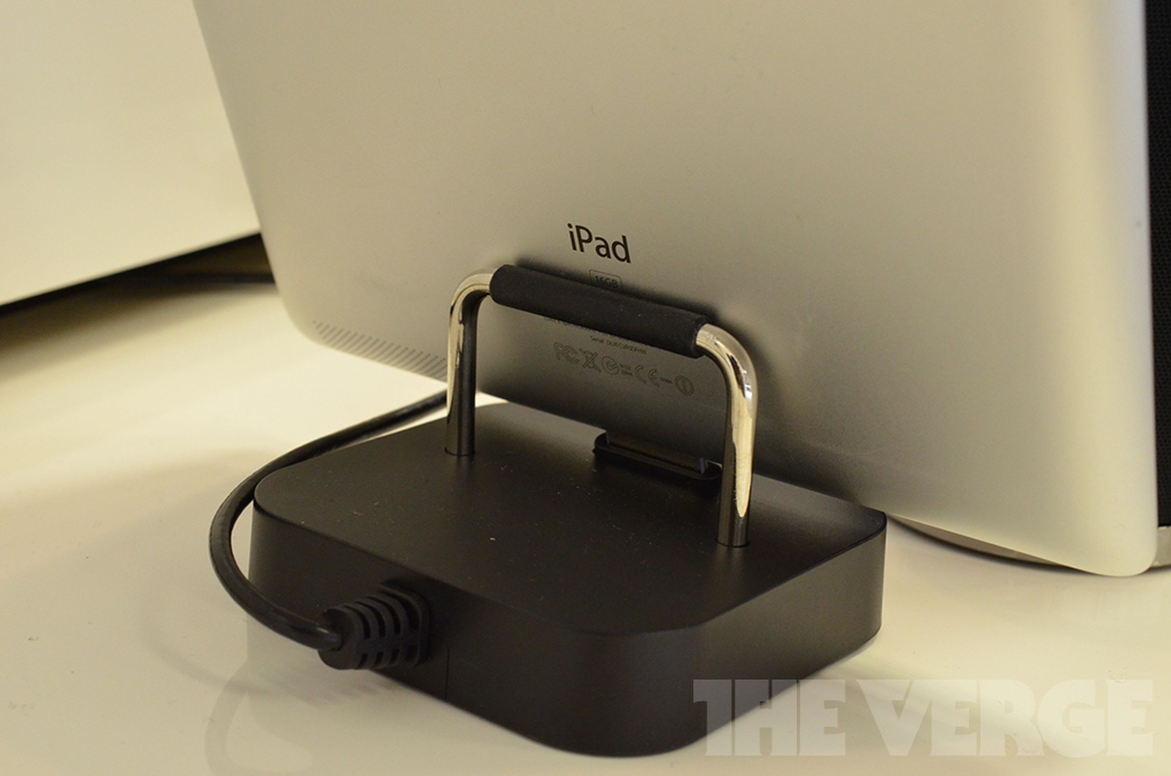iHome iW2 and iW3 AirPlay speakers hands-on photos