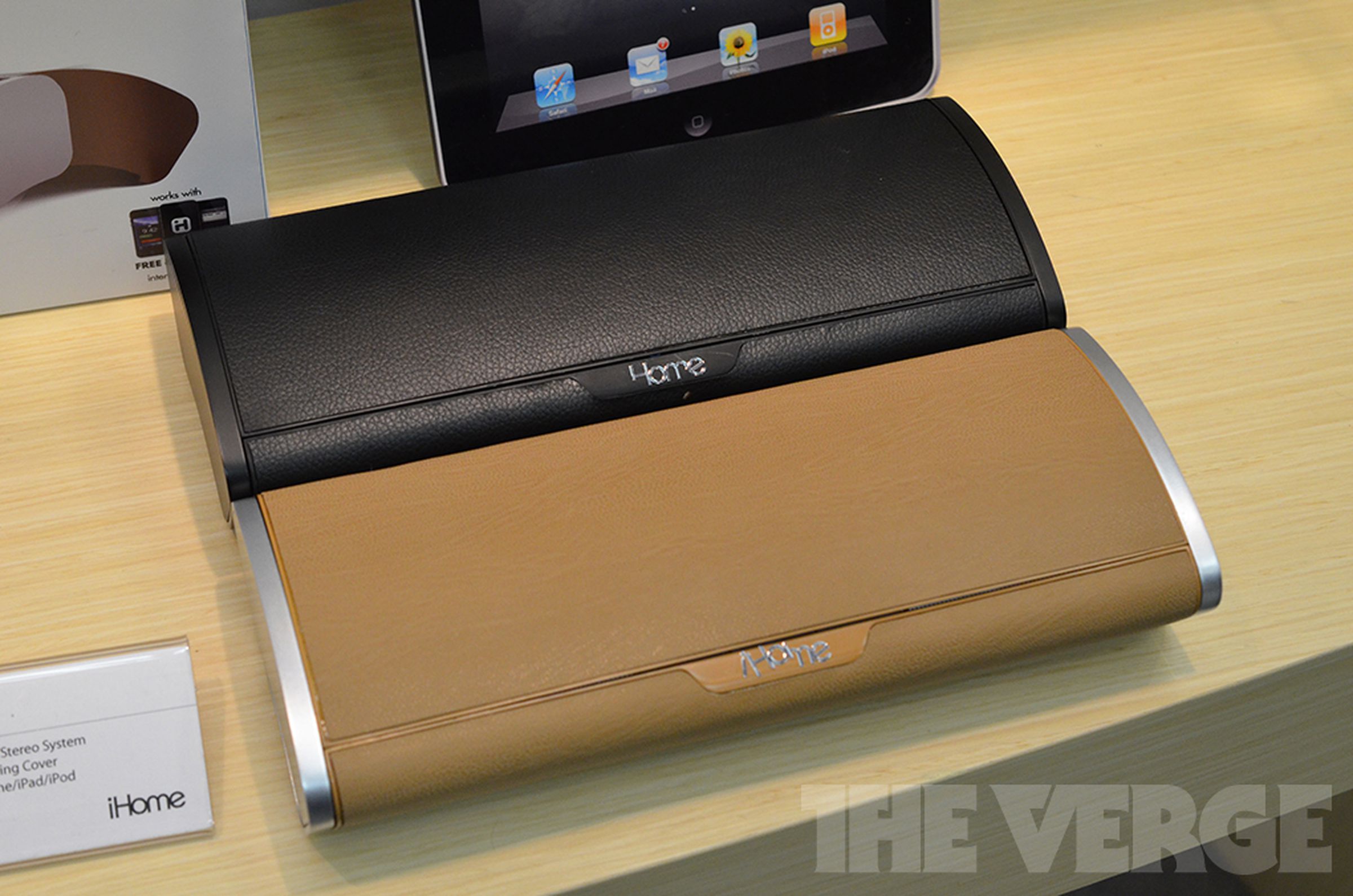 iHome iD55 iPad and iPhone speaker dock (hands-on photos)