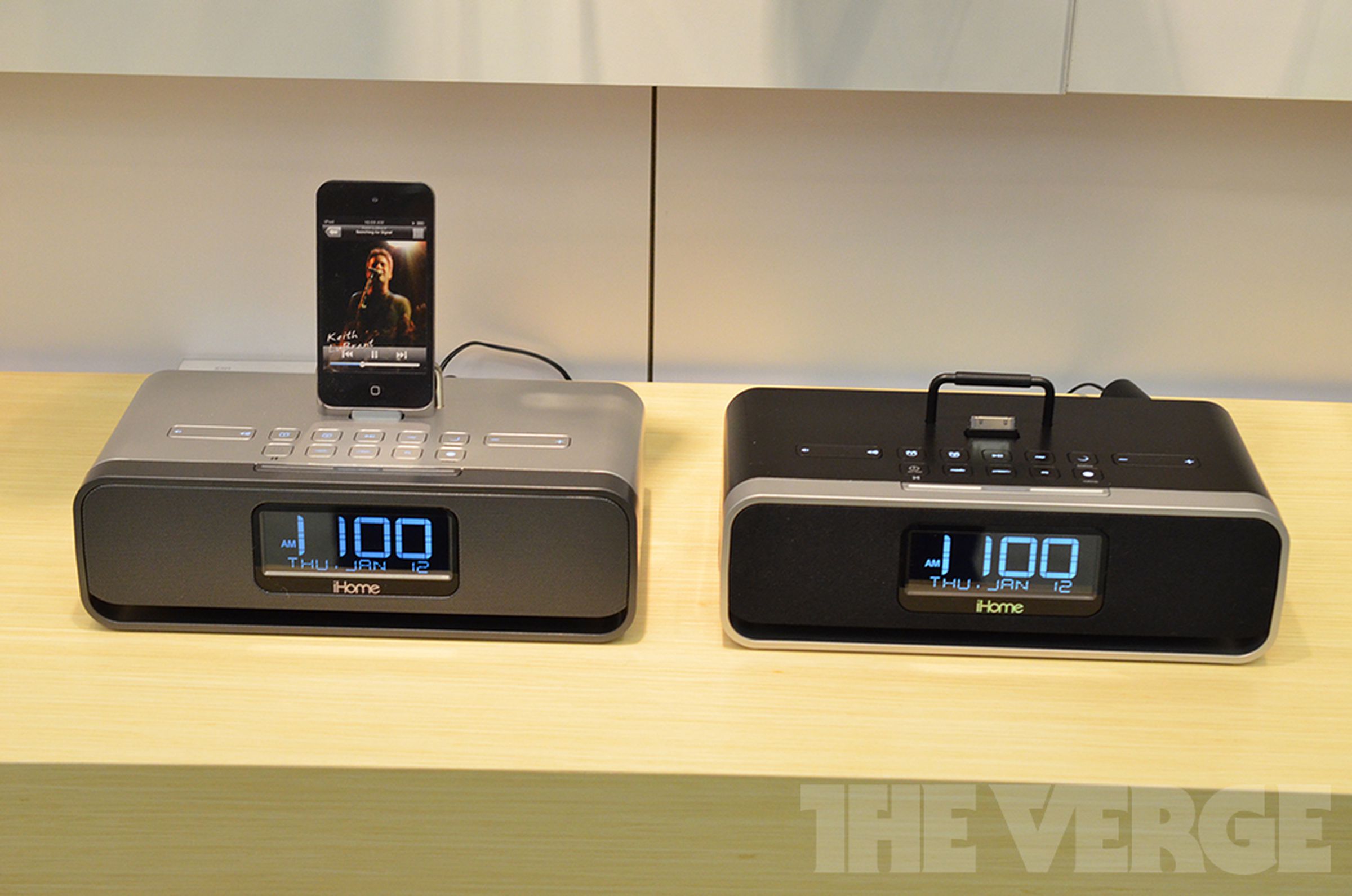 iHome iD91 iPhone, iPad, and iPod alarm clock hands-on photos