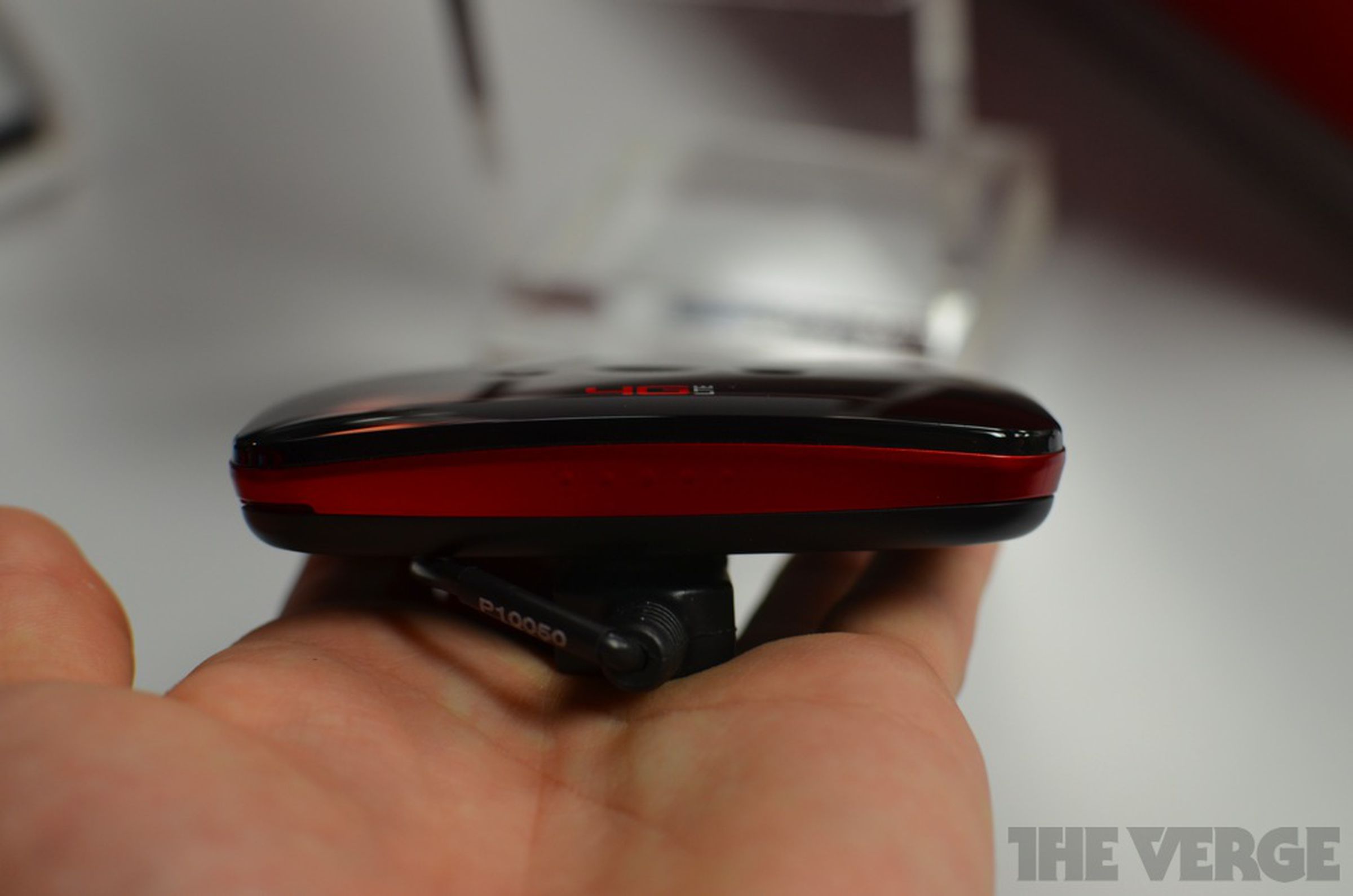 ZTE EuFi890 mobile hotspot hands-on pictures
