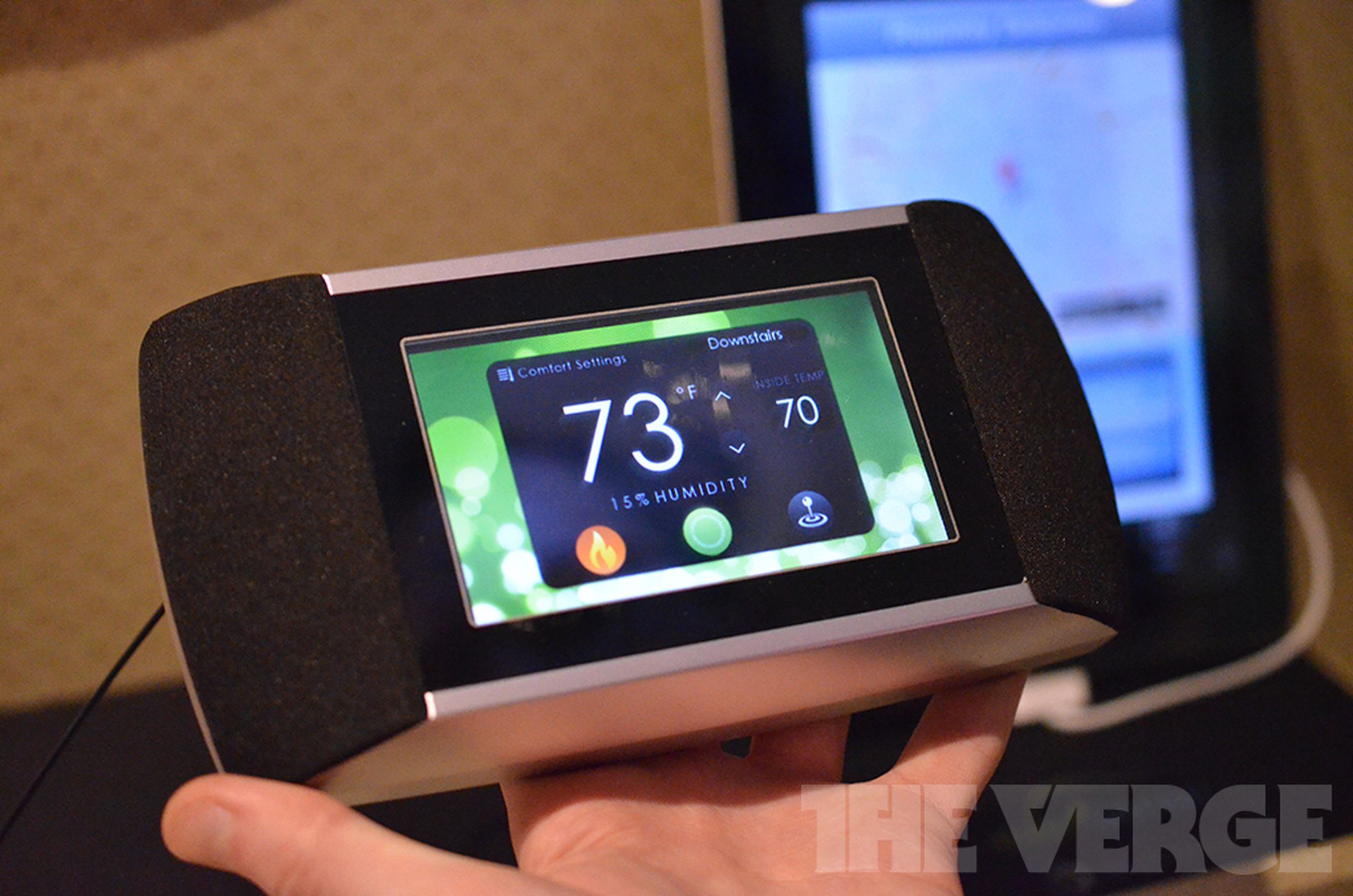 Allure's EverSense touchscreen thermostat (hands-on images)