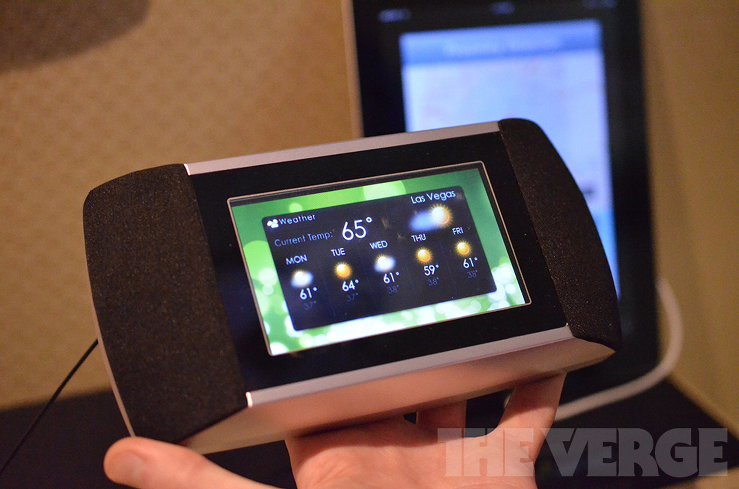 Allure's EverSense touchscreen thermostat (hands-on images)