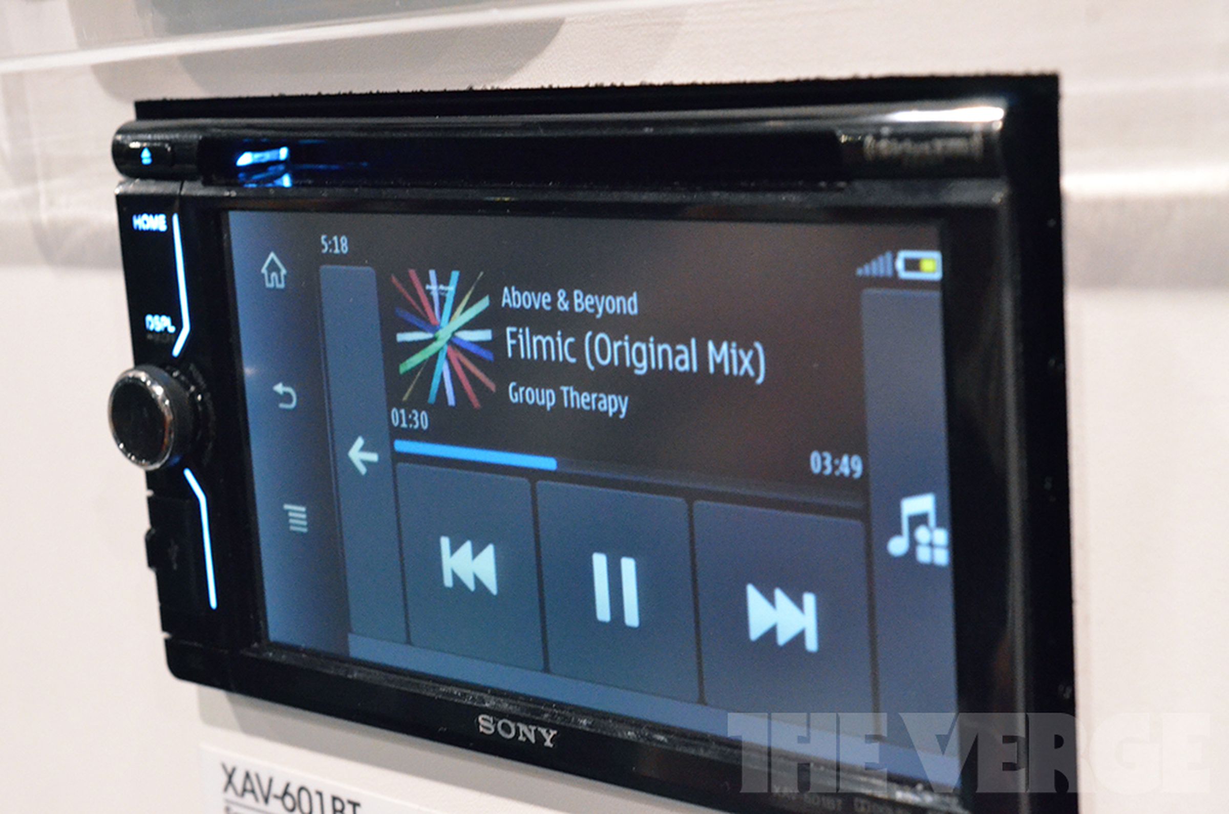 Sony XAV-701HD and XAV-601BT MirrorLink car stereo units hands-on photos