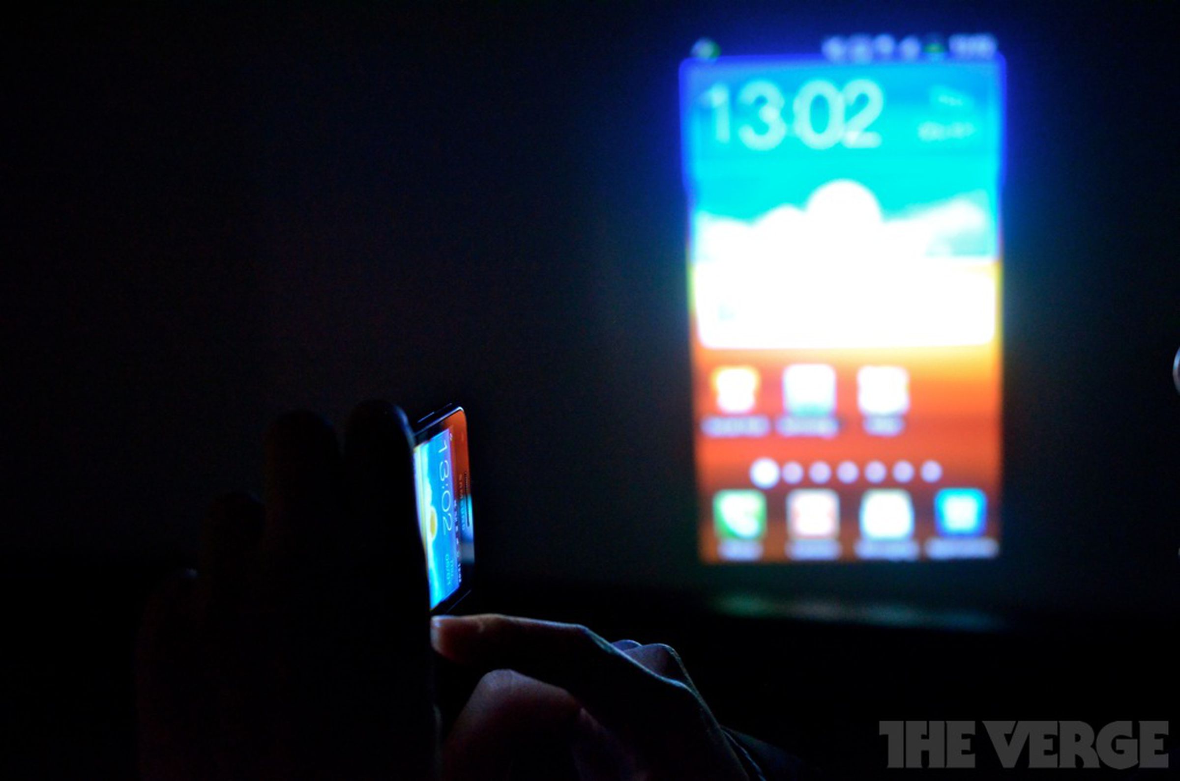 Samsung Galaxy Beam closer hands-on