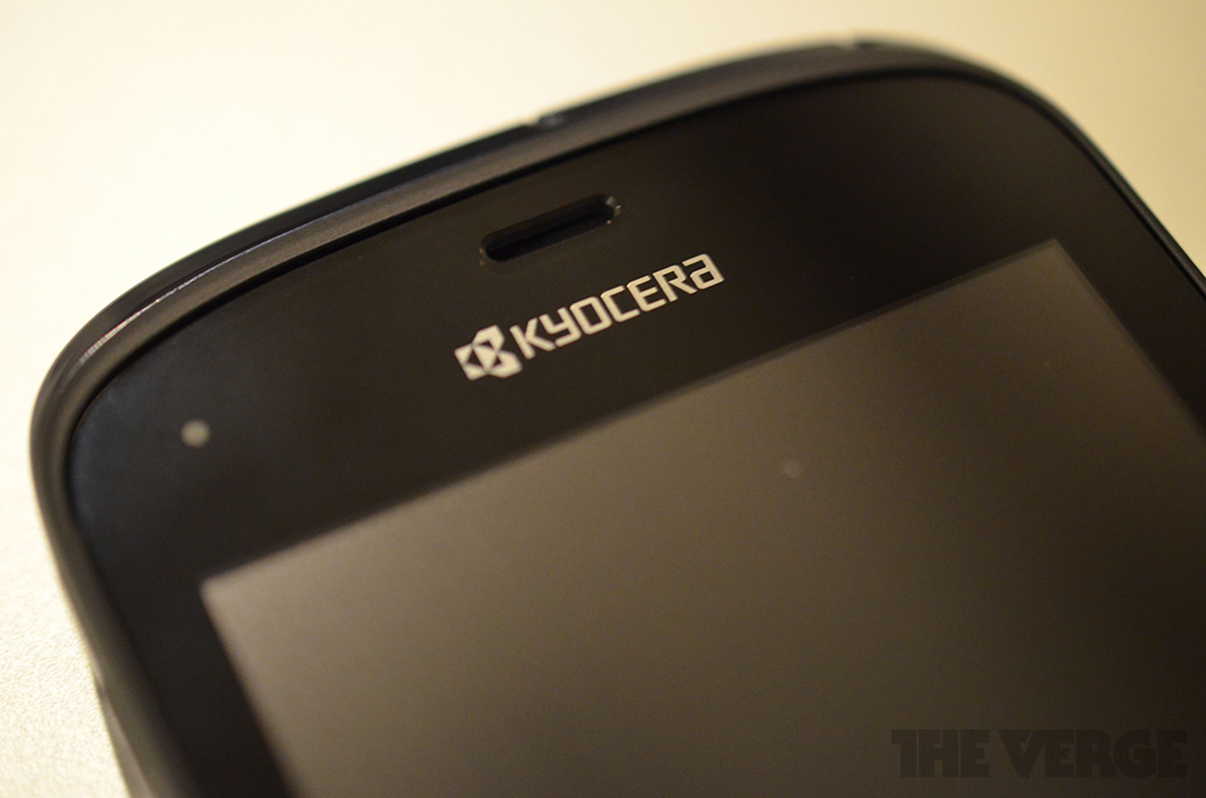 Kyocera Rise and Hydro hands-on pictures
