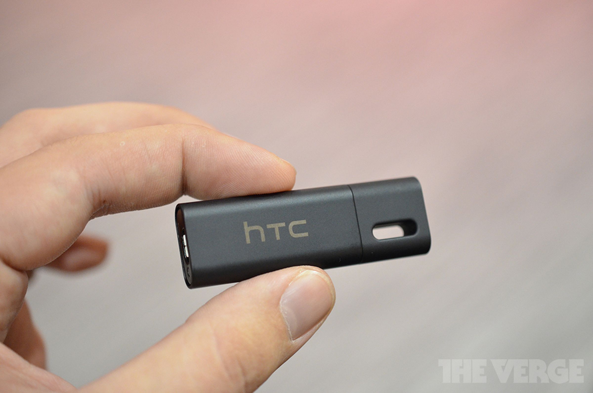 HTC Car StereoClip (Aux) hands-on pictures
