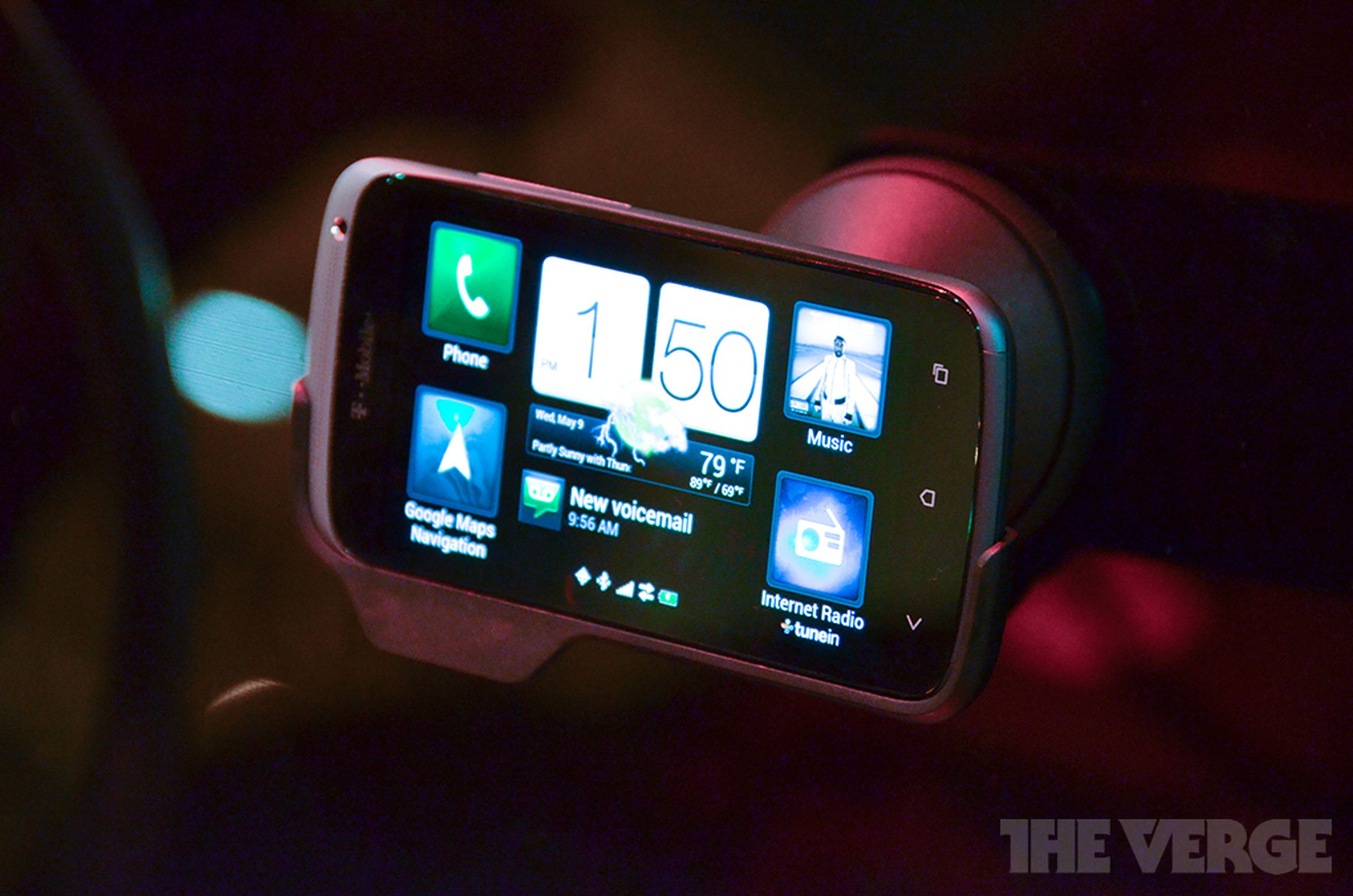 HTC Car StereoClip (Aux) hands-on pictures