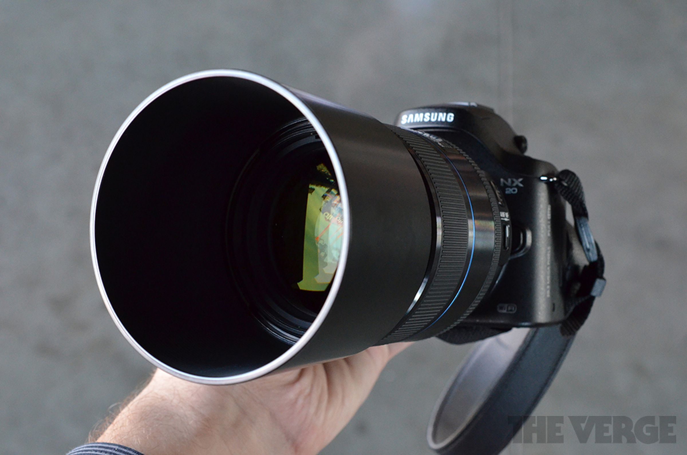 Samsung NX20 hands-on pictures