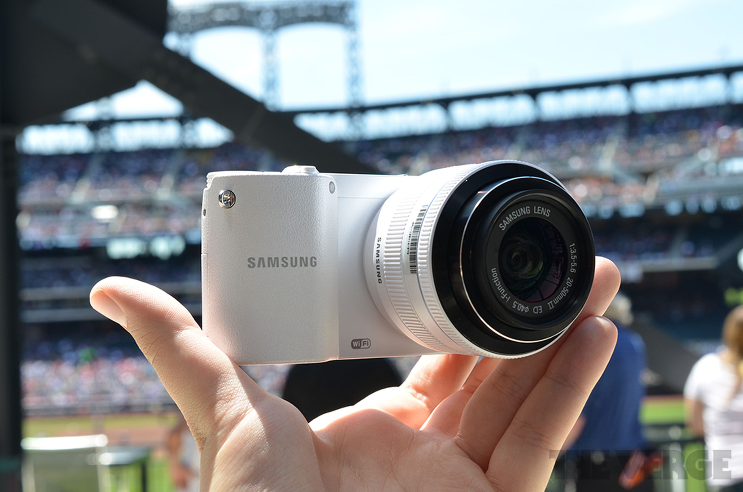Samsung NX1000 hands-on pictures