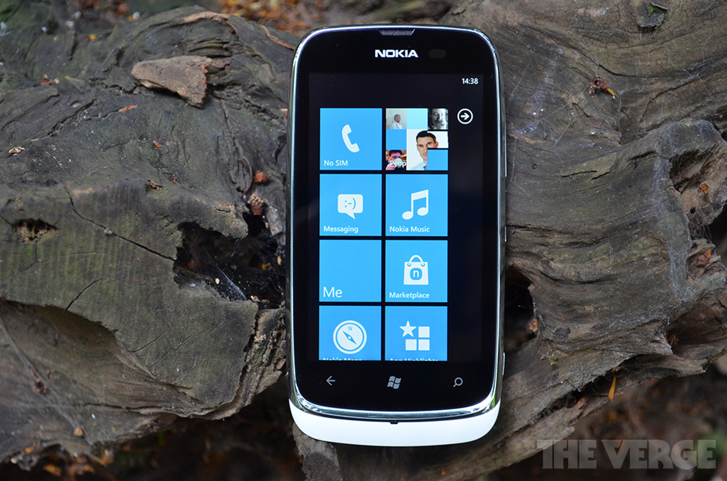 Nokia Lumia 610 review photos