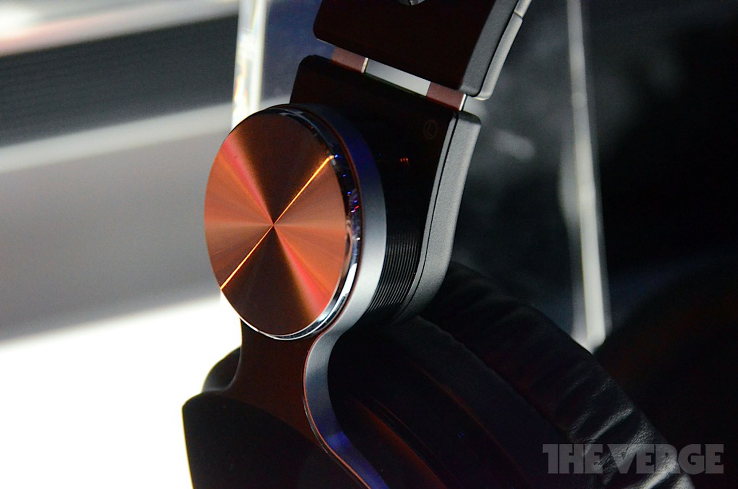 Sony Pulse Wireless Stereo Headset Elite Edition hands-on impressions