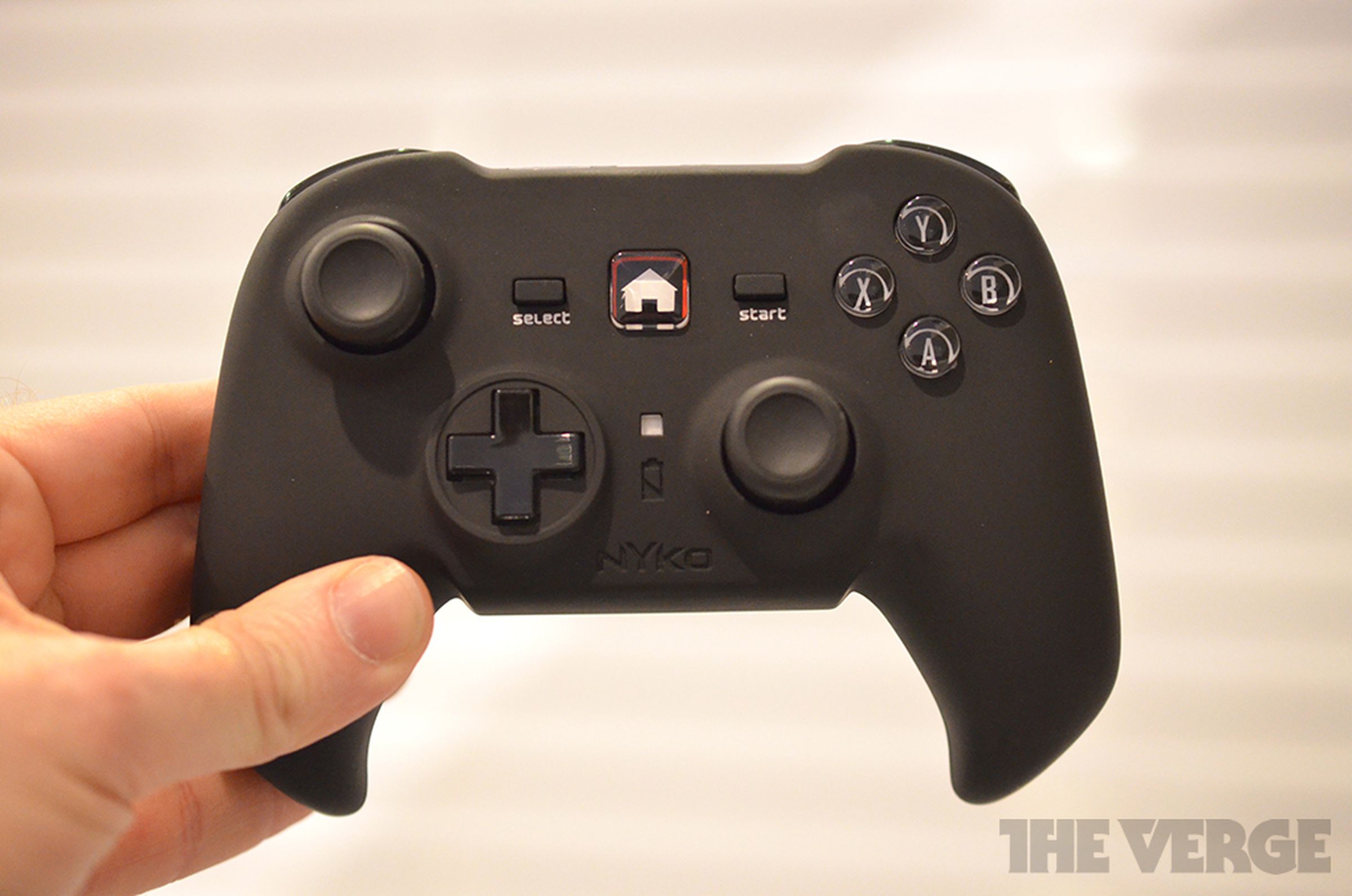 Nyko's PlayPad Android controllers and Free Fighter PS3 arcade stick hands-on images