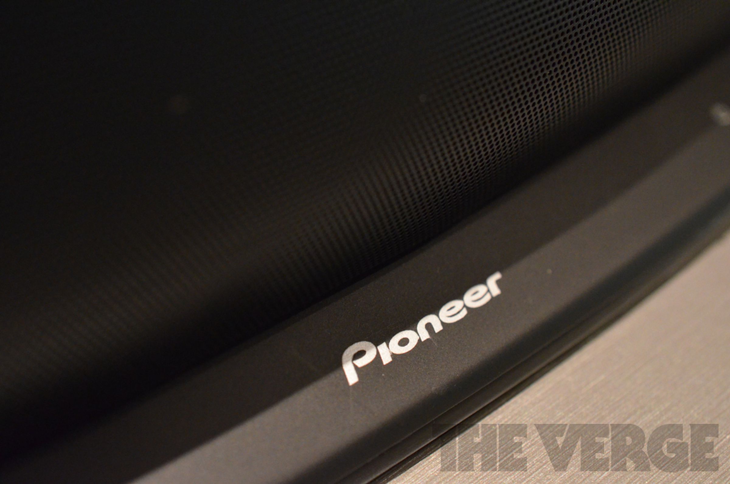 Pioneer wireless speaker with HTC Connect and AirPlay hands-on photos